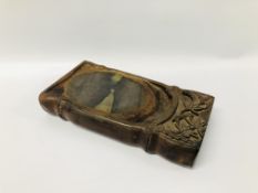 AN ORIENTAL METALLIC STAND OF SHAPED RECTANGULAR FORM 23.5 X 13.5CM.