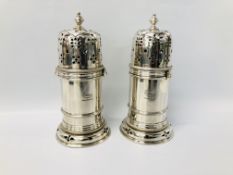 A PAIR OF SILVER CYLINDRICAL CASTERS ON PIERCED BASE LONDON 1893, JAMES GARRARD H 19CM.
