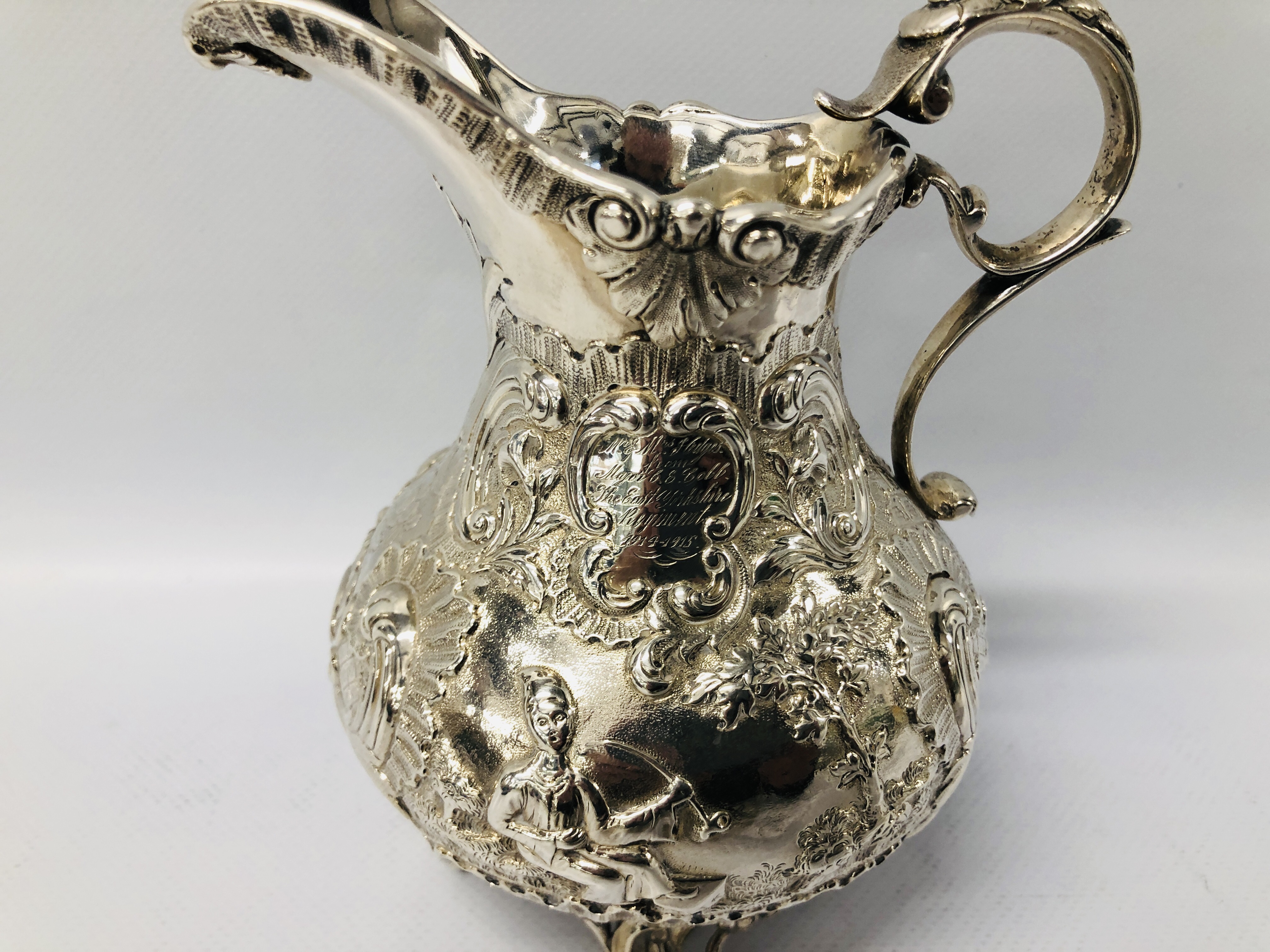 A SILVER MILK JUG OF ROCOCO DESIGN DECORATED WITH CHINOISERIE FIGURES WITH INSCRIPTION MR AND MRS J. - Image 4 of 25