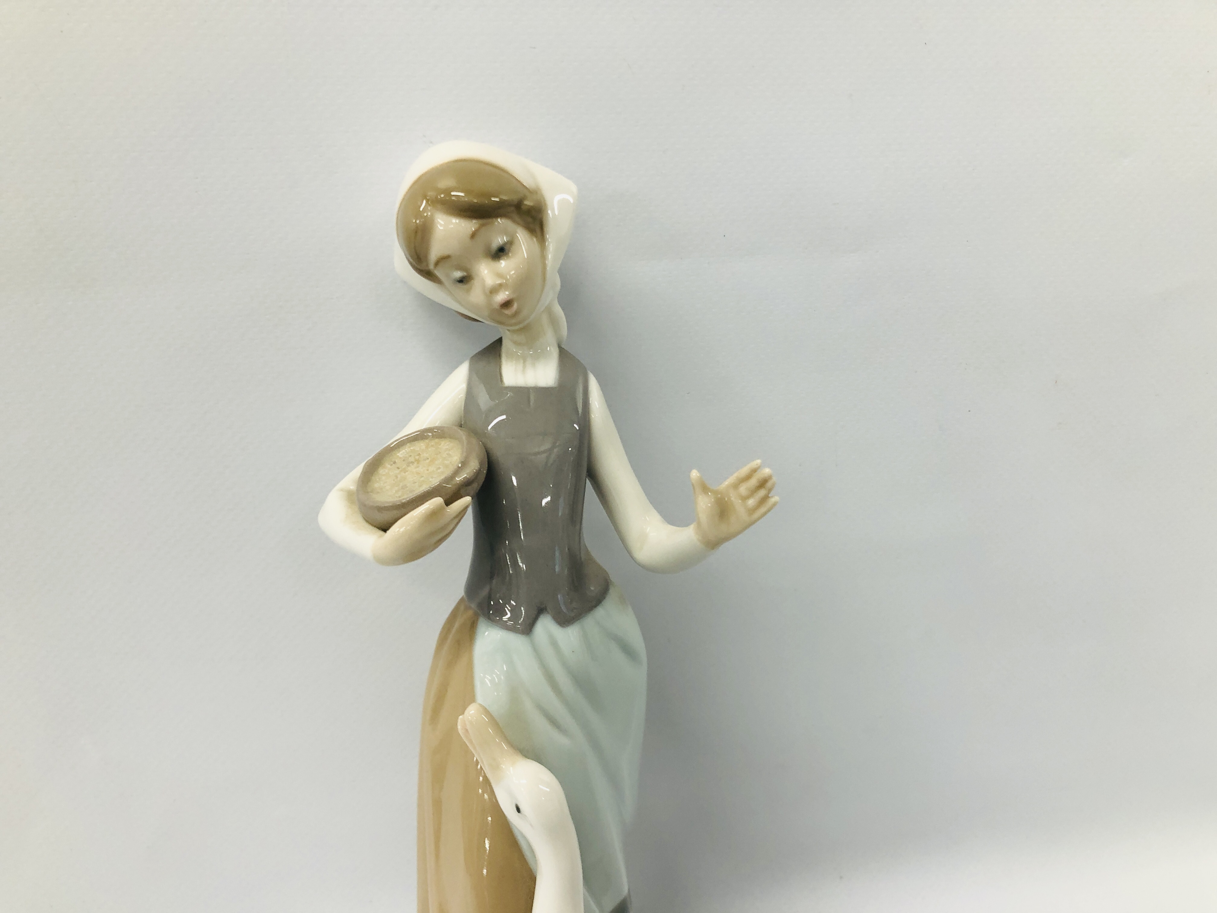 3 X LLADRO FIGURES TO INCLUDE ANGEL PLAYING A FLUTE, - Image 10 of 13