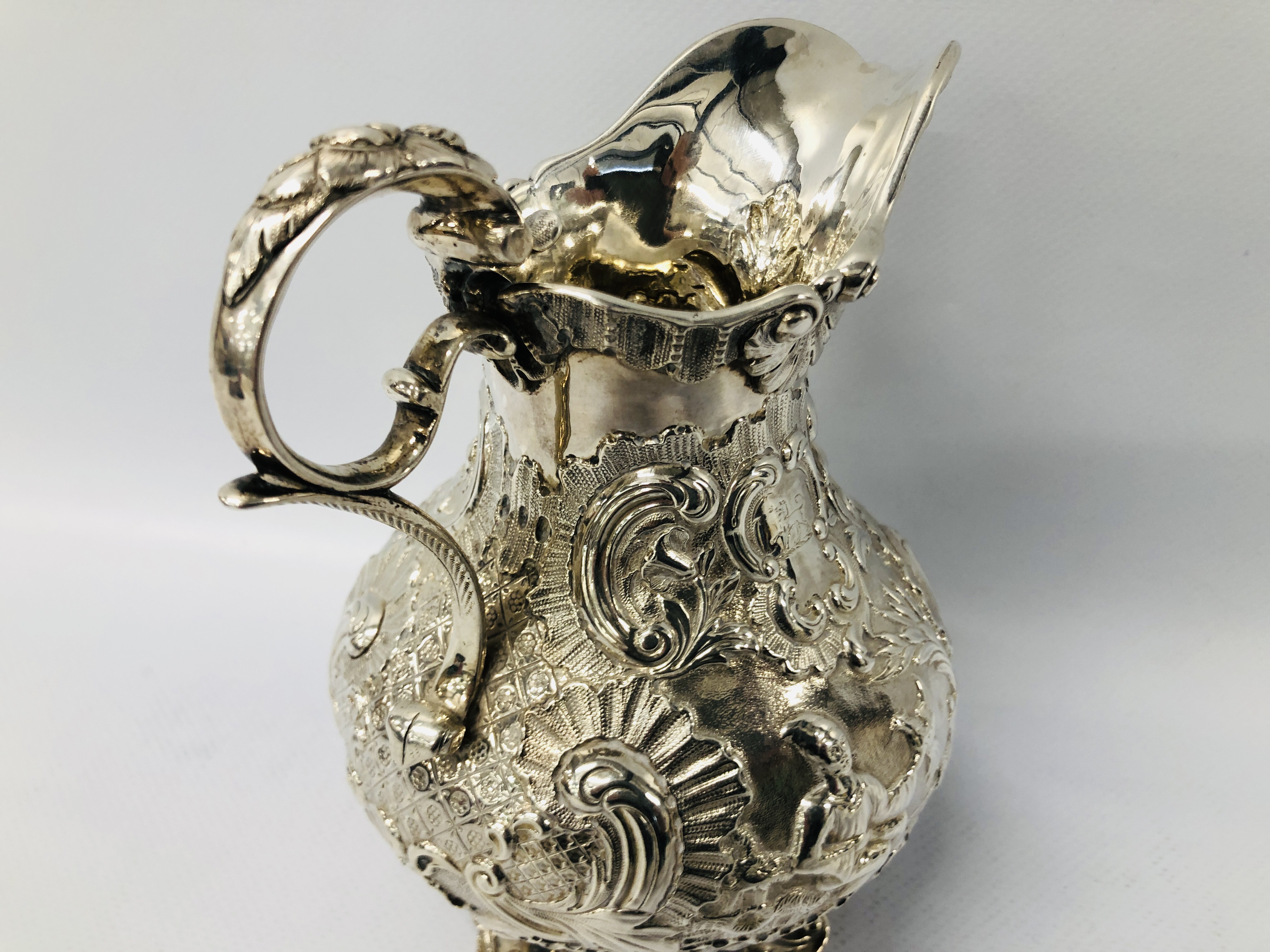 A SILVER MILK JUG OF ROCOCO DESIGN DECORATED WITH CHINOISERIE FIGURES WITH INSCRIPTION MR AND MRS J. - Image 12 of 25