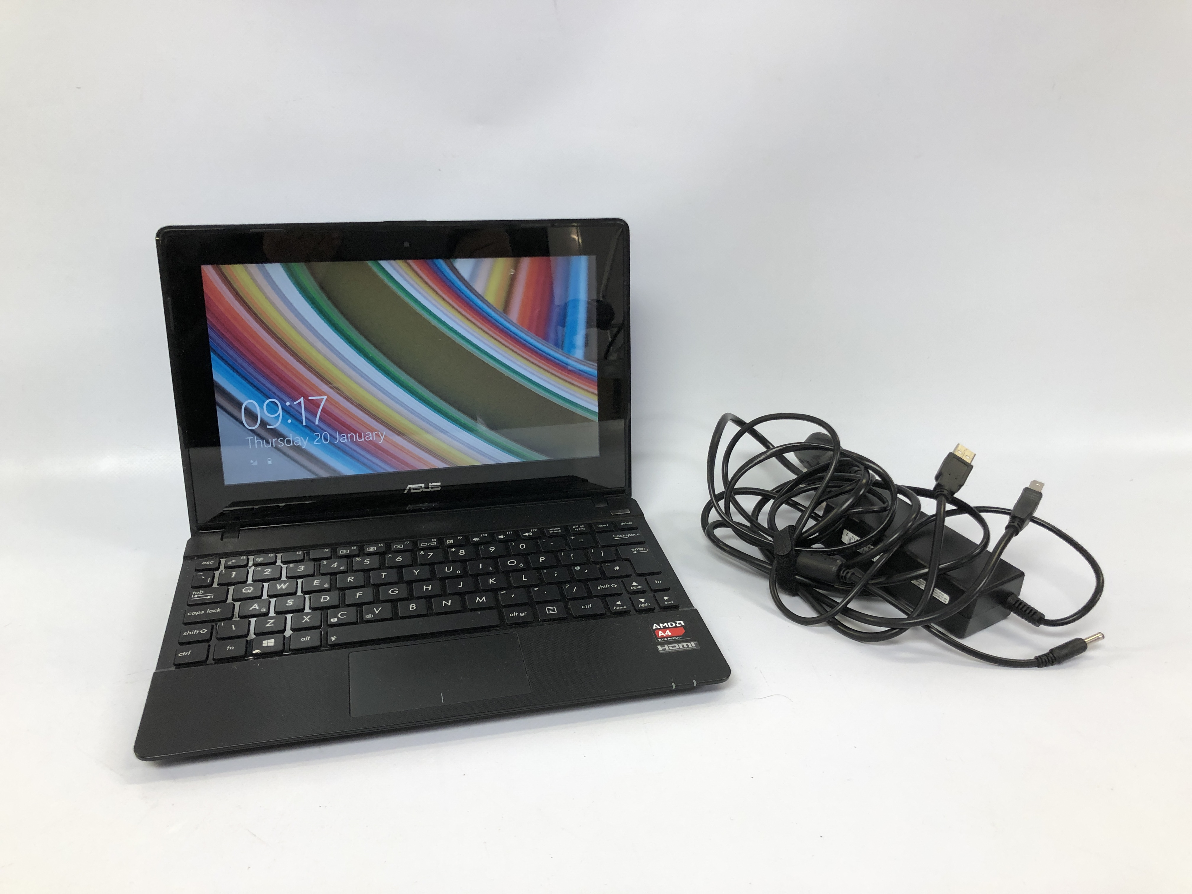 NSUS TOUCH SCREEN LAPTOP COMPLETE WITH POWER CABLE MODEL NUMBER ATHEROS/AR5B125 CN2563 X102BA - - Image 2 of 6