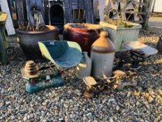 3 VINTAGE WEIGHING SCALES + 2 FLAGONS