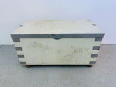 A PAINTED PINE METAL BOUND TRUNK WITH INTERNAL FITTED TRAY W 97CM. D 51CM. H 53CM.