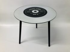 A RETRO MIRRORED COFFEE TABLE WITH GOOD TIME ROLLING IN THE DEEP RECORD DESIGN H 40CM.