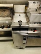 MV LINE PLUS STAINLESS STEEL COMMERCIAL SINGLE BASKET DEEP FAT FRYER MAINS GAS - W 30CM. D 70CM.