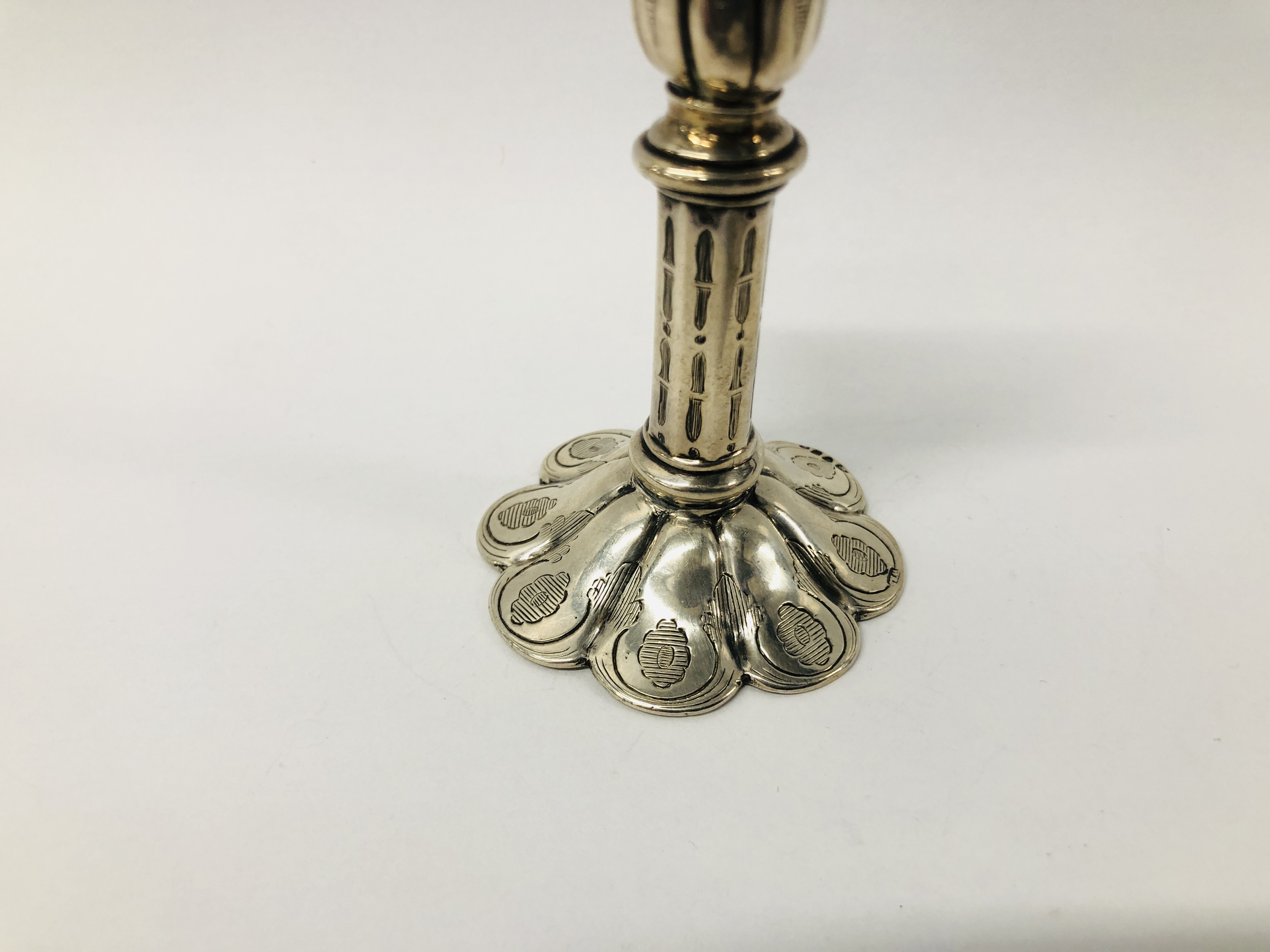 A VICTORIAN SILVER TAPER STICK ON A PETAL BASE LONDON 1853, WILLIAM SMILY H 8.5CM. - Image 2 of 13