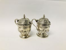 TWO SILVER MUSTARDS WITH LOOP HANDLES SHEFFIELD 1901, HAWKSWORTH AND AYERE - H 8.5CM.