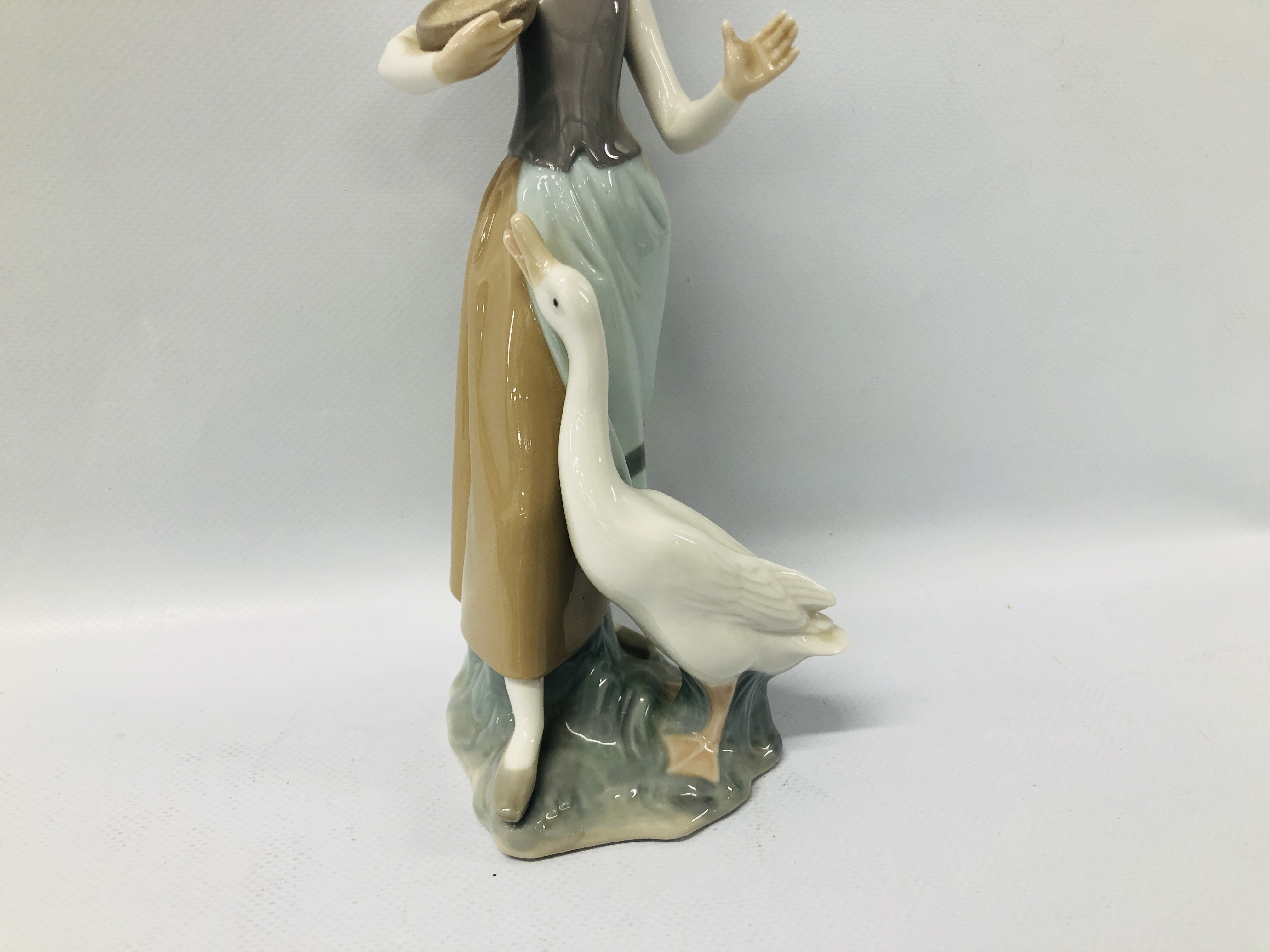 3 X LLADRO FIGURES TO INCLUDE ANGEL PLAYING A FLUTE, - Image 9 of 13