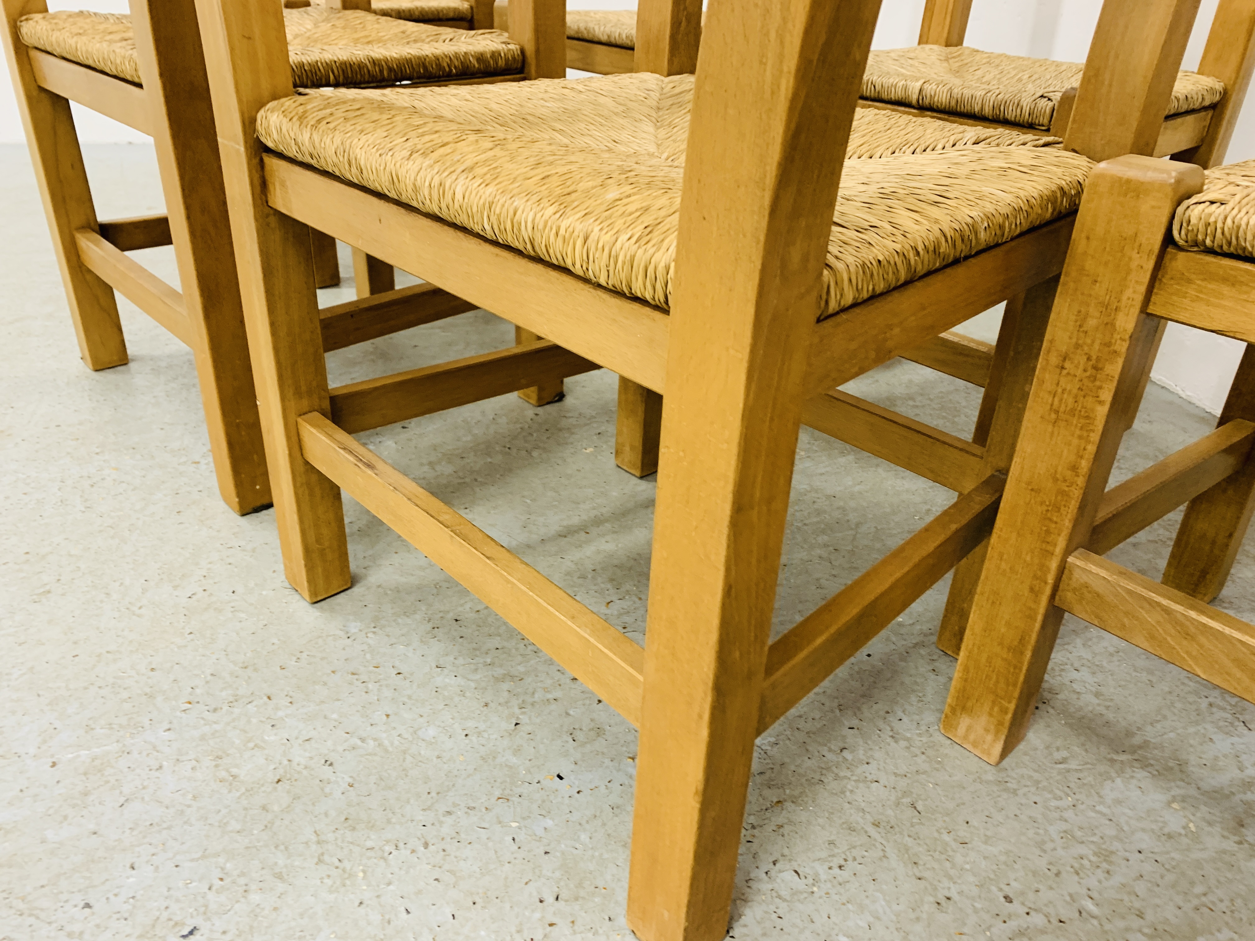 A SET OF SIX HEAVY QUALITY COUNTRY DINING CHAIRS WITH RUSH SEATS (4 SIDE, - Image 6 of 14
