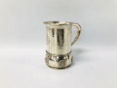 A SILVER ARTS AND CRAFTS TANKARD THE BODY HAMMERED (DENTS TO HANDLE) BIRMINGHAM 1919, A.E.