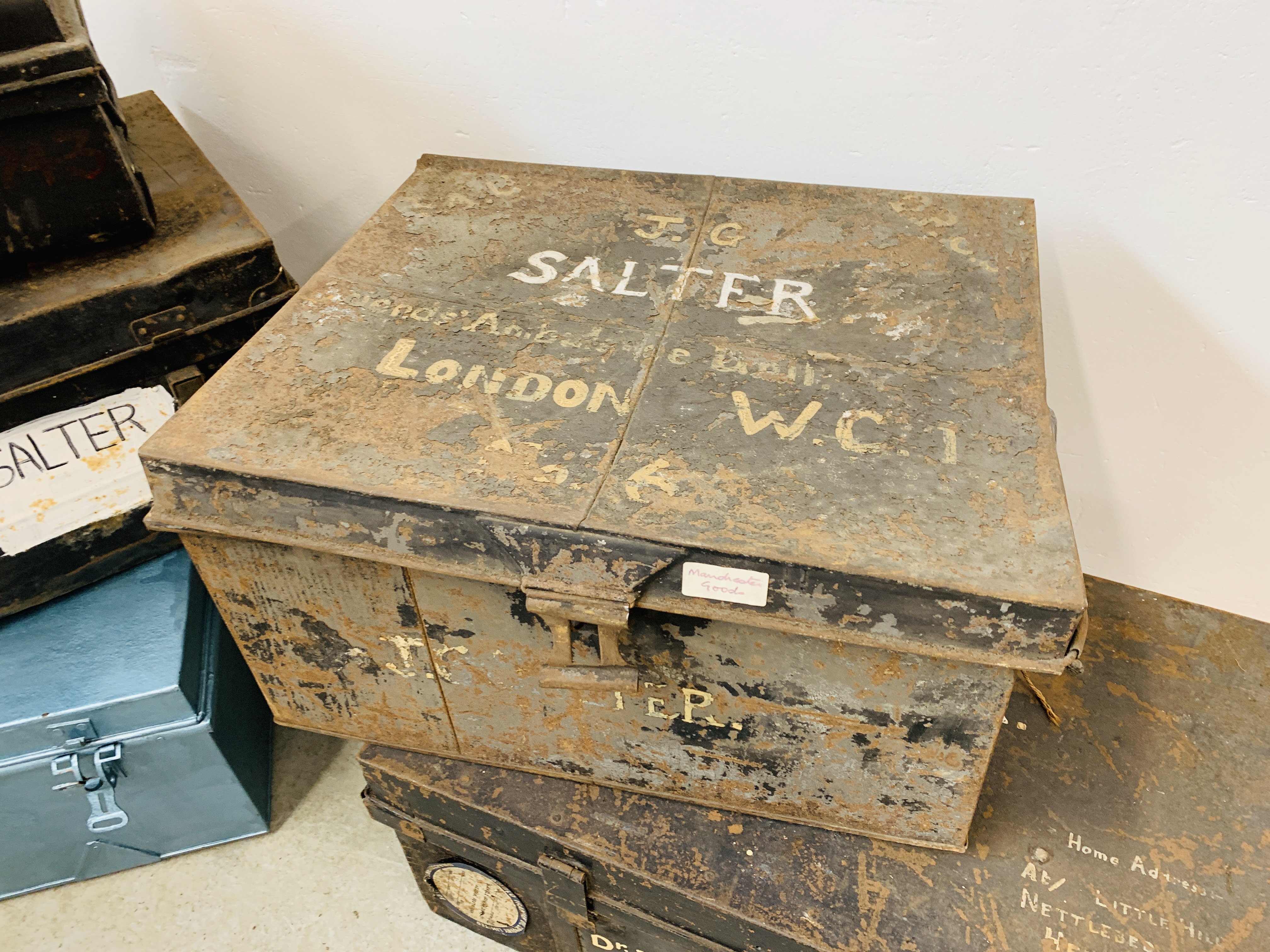 COLLECTION OF 5 VINTAGE METAL TRAVELLING TRUNKS - Image 3 of 7