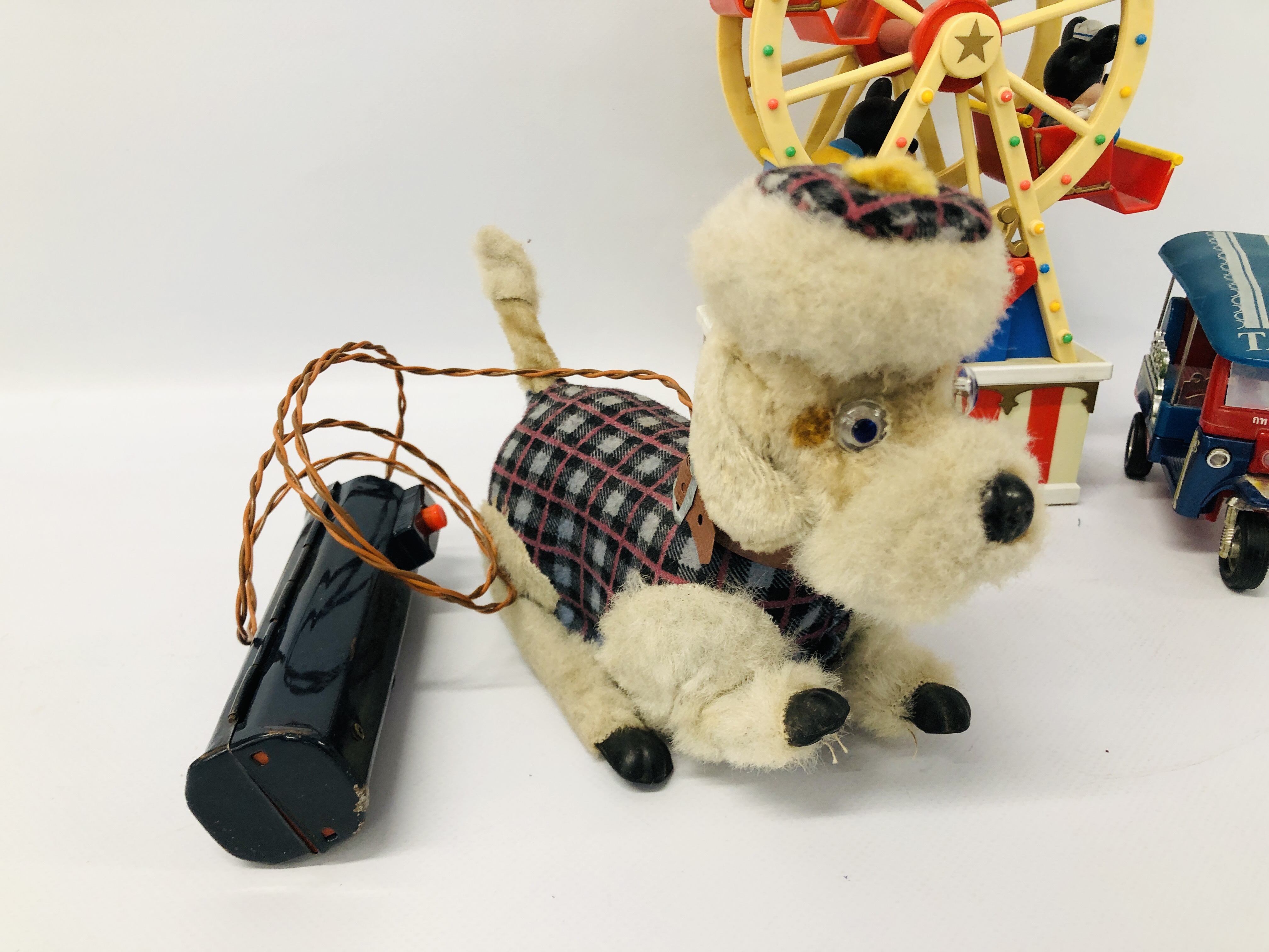 VINTAGE FIFFY THE BEGGING POODLE IN ORIGINAL BOX, WIND UP MONKEY, - Image 6 of 6