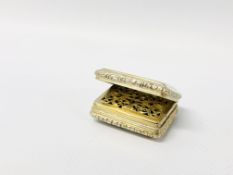 EARLY C19TH SILVER GILT VINAIGRETTE BIRMINGHAM ASSAY MAKER JL - W 3.25CM.