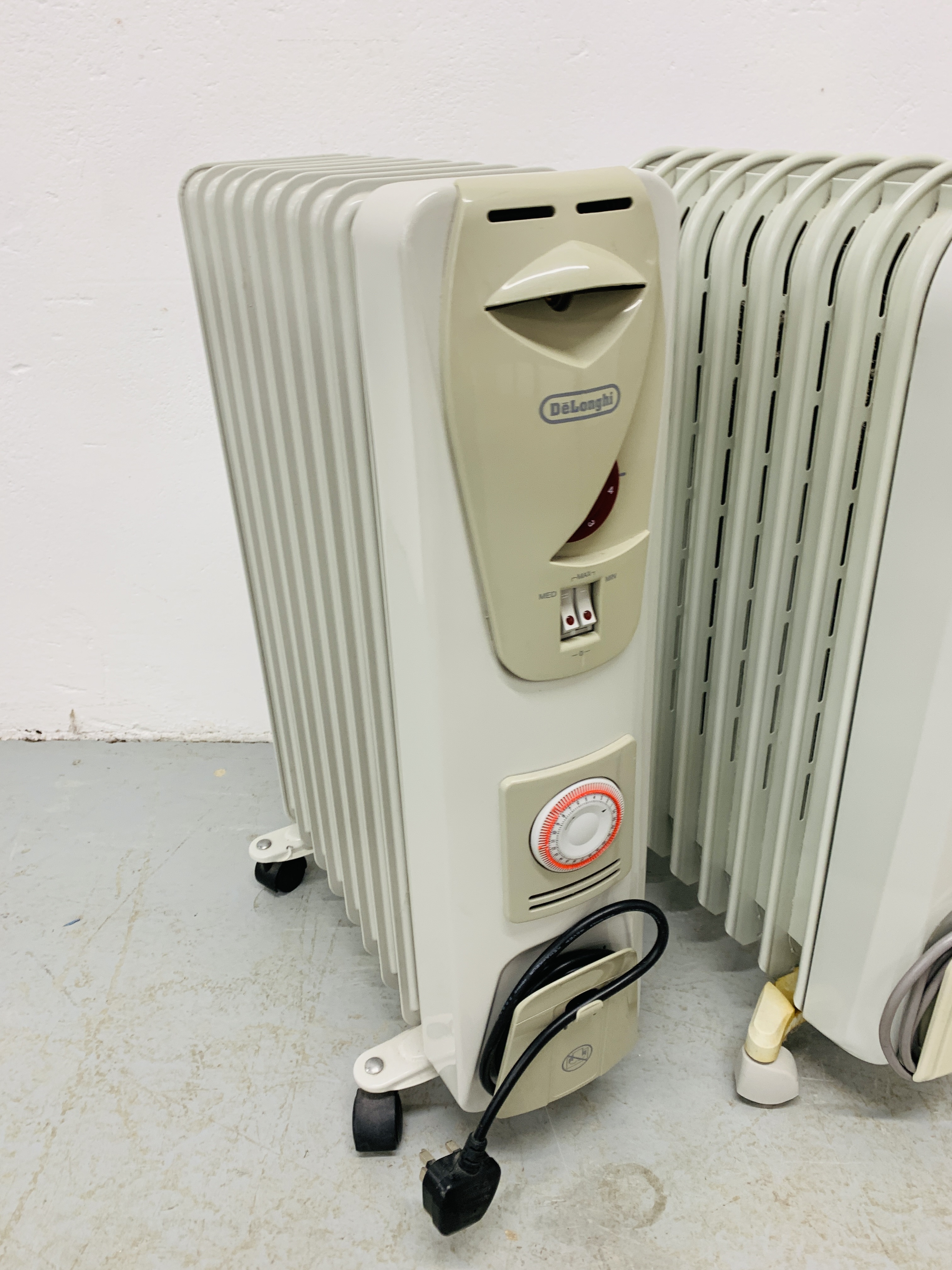 2 X DELONGHI ELECTRIC OIL FILLED RADIATORS (ONE WITH TIMER) - SOLD AS SEEN. - Image 2 of 4