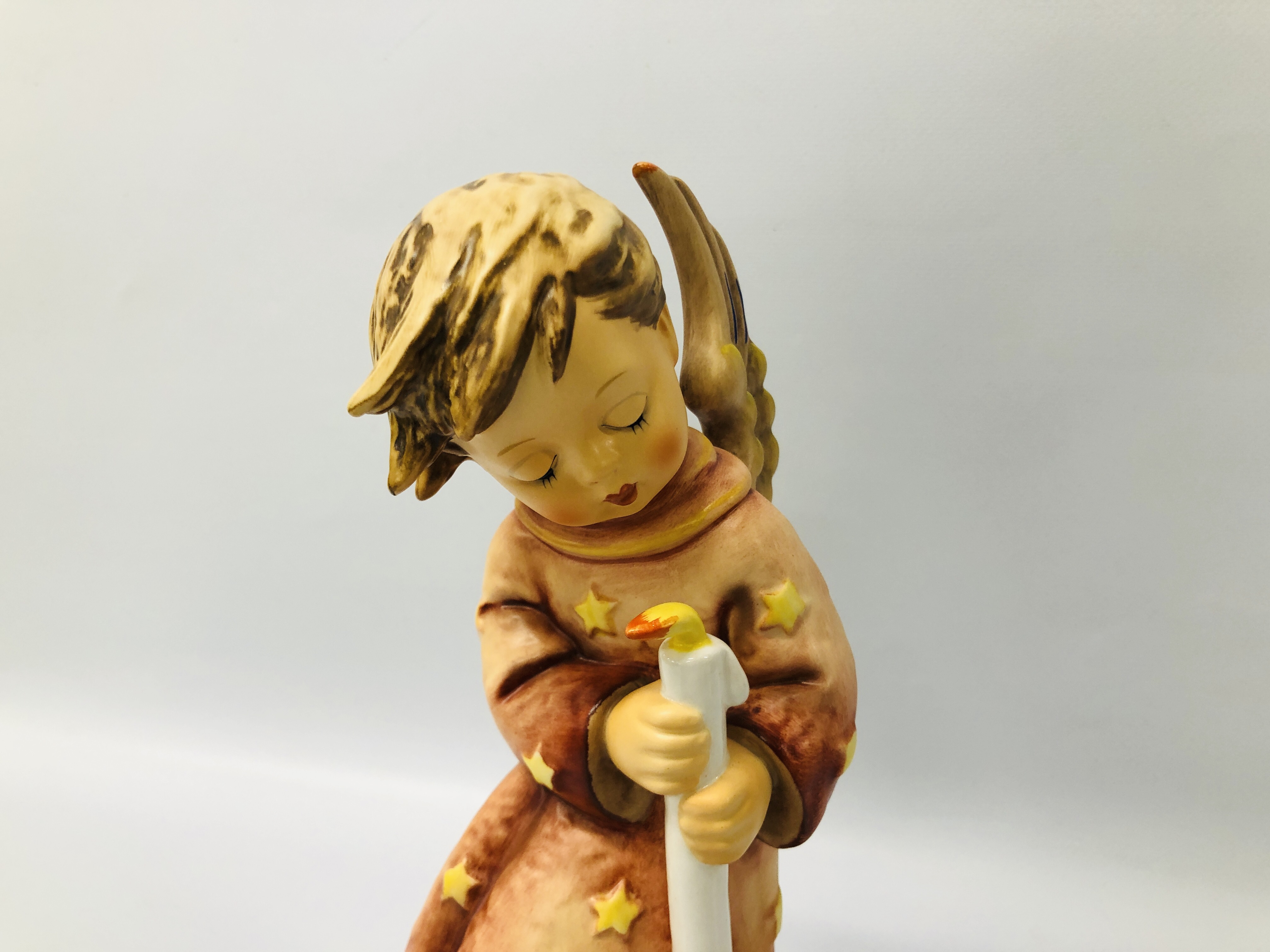 GOEBEL HUMMEL FIGURINE "HEAVENLY ANGEL" - H 19. - Image 2 of 10