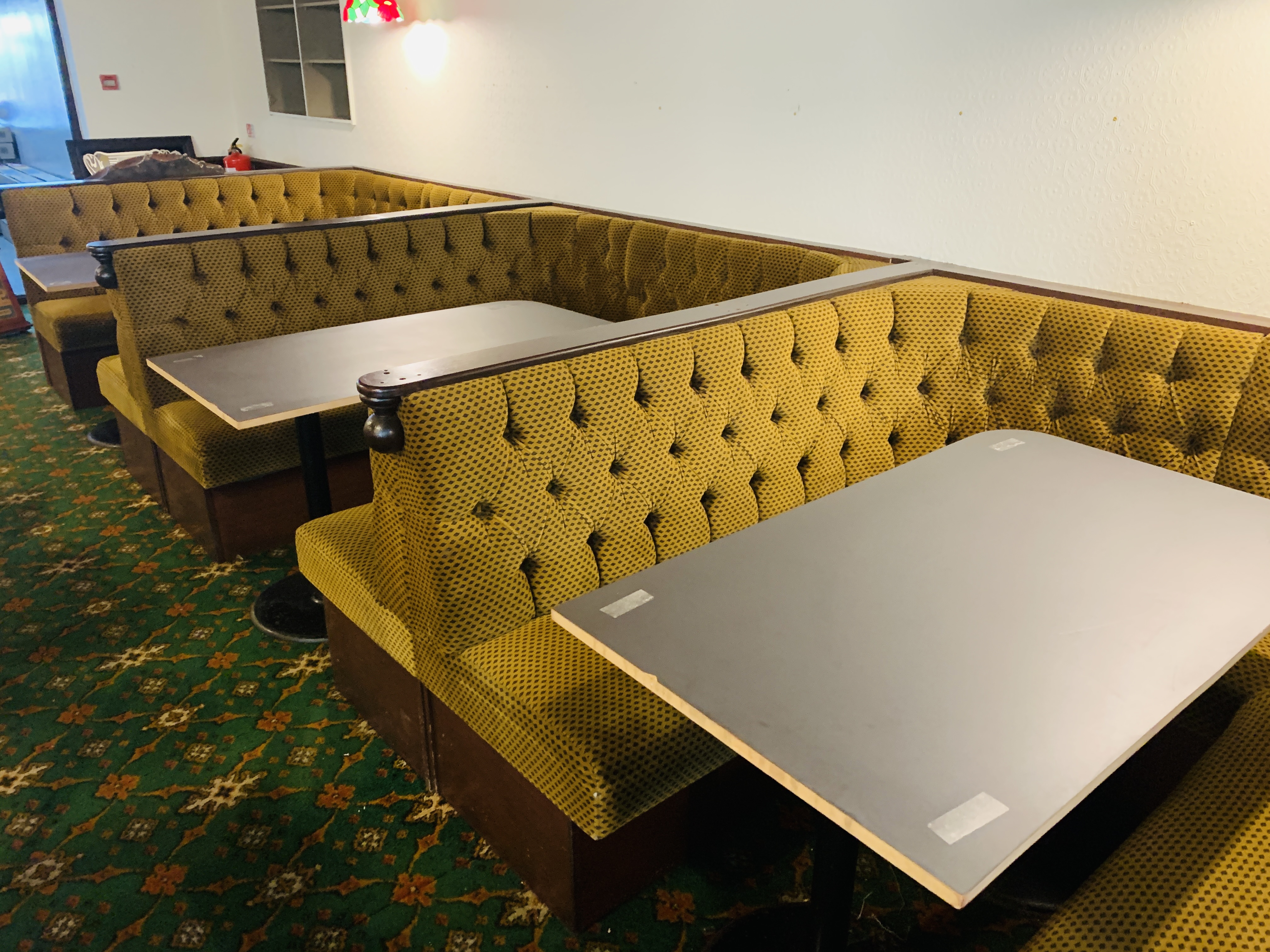 5 X UPHOLSTERED BOOTH SEATING FIXTURES + FOUR TABLES AND TWO BENCH SEATING FIXTURES (TRADE ONLY) - Image 6 of 16