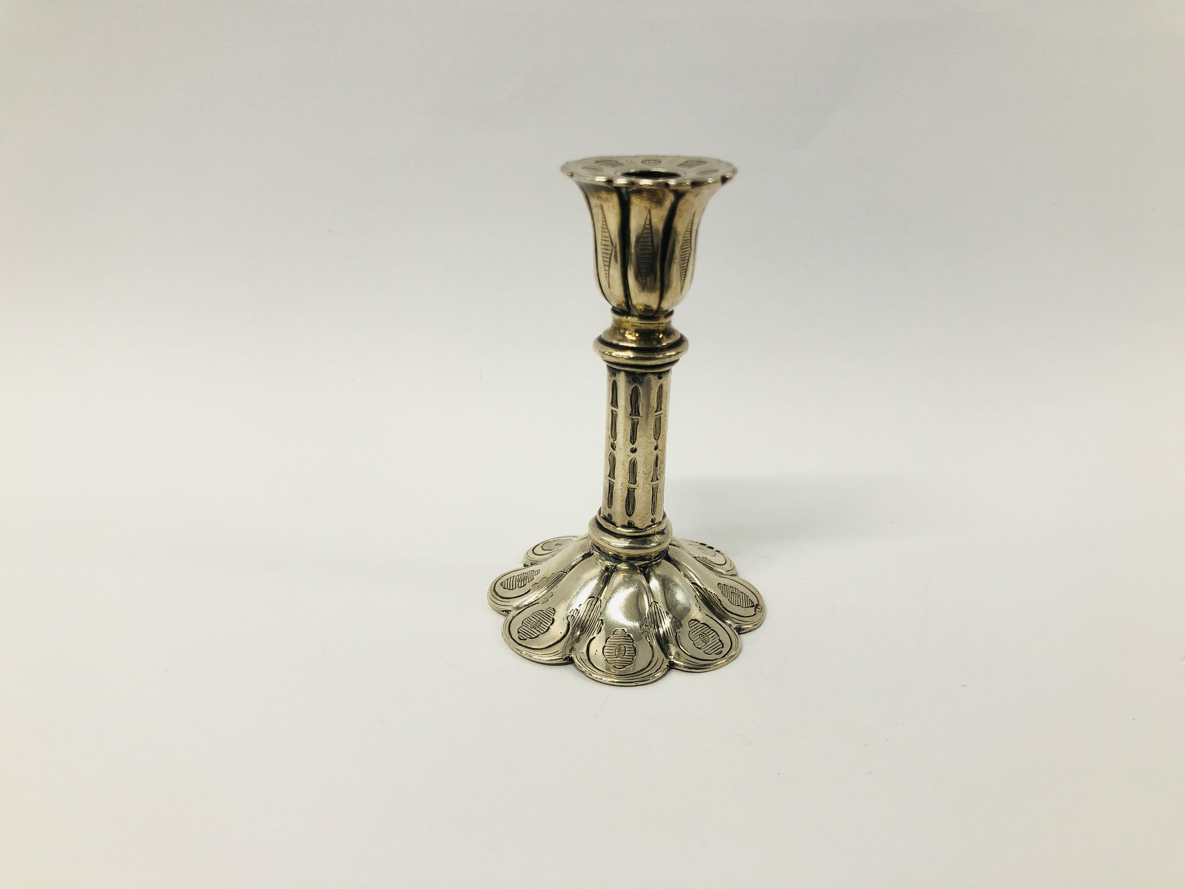 A VICTORIAN SILVER TAPER STICK ON A PETAL BASE LONDON 1853, WILLIAM SMILY H 8.5CM.