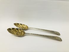 A PAIR OF SILVER FRUIT SERVERS, PROBABLY BY JOHN PITTAR, DUBLIN 1786.