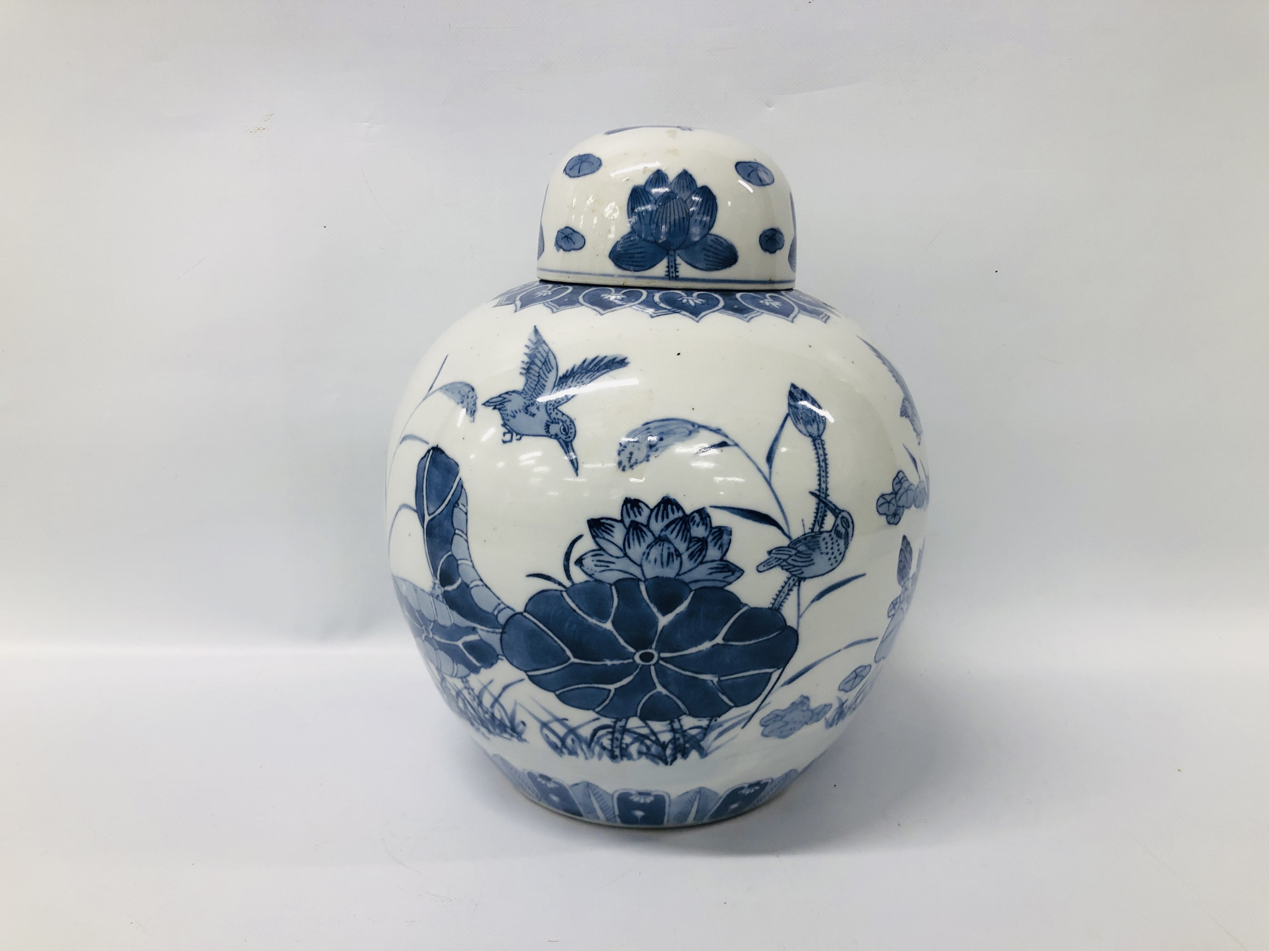 LARGE BLUE AND WHITE ORIENTAL LIDDED GINGER JAR.