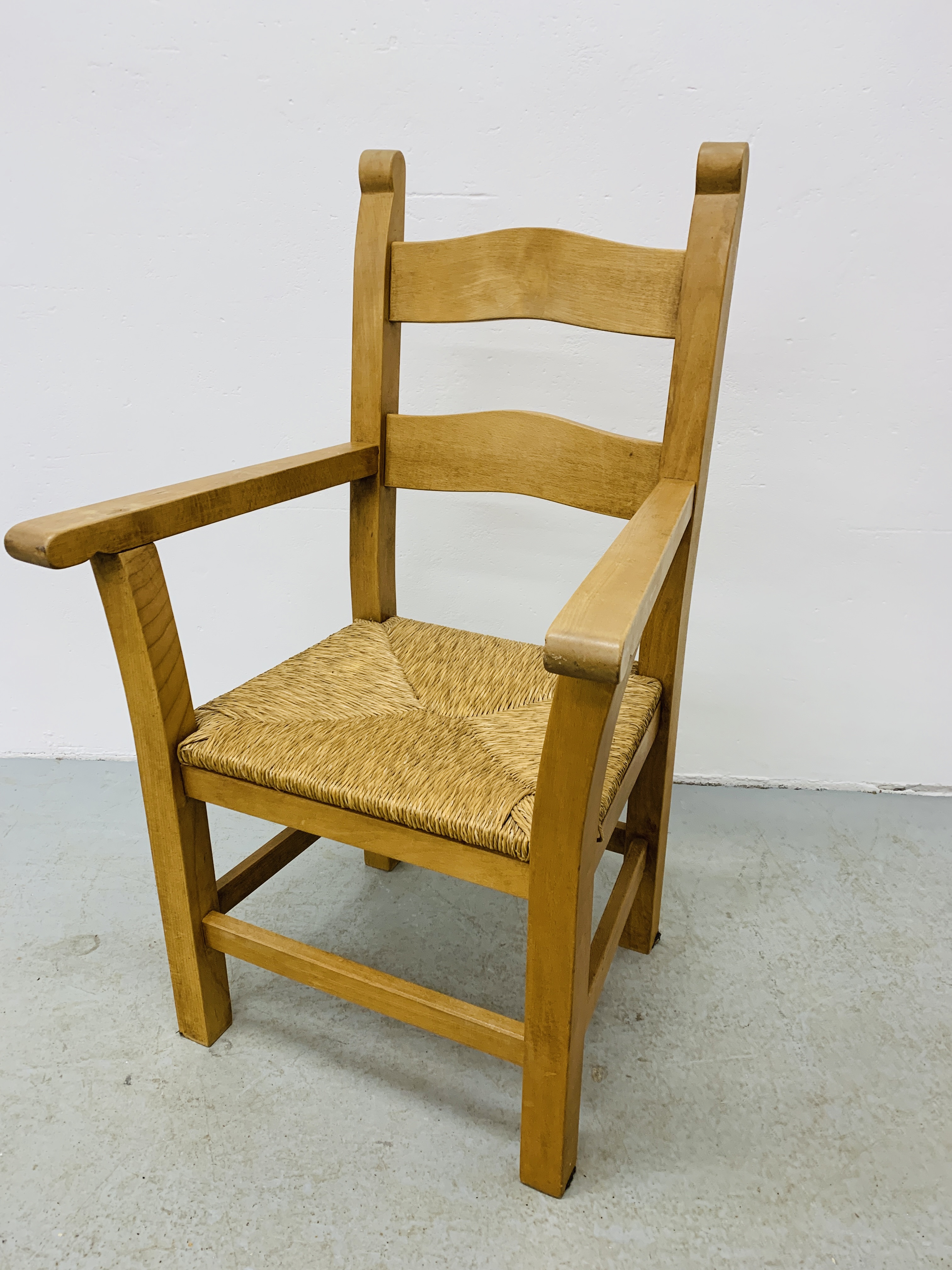 A SET OF SIX HEAVY QUALITY COUNTRY DINING CHAIRS WITH RUSH SEATS (4 SIDE, - Image 14 of 14