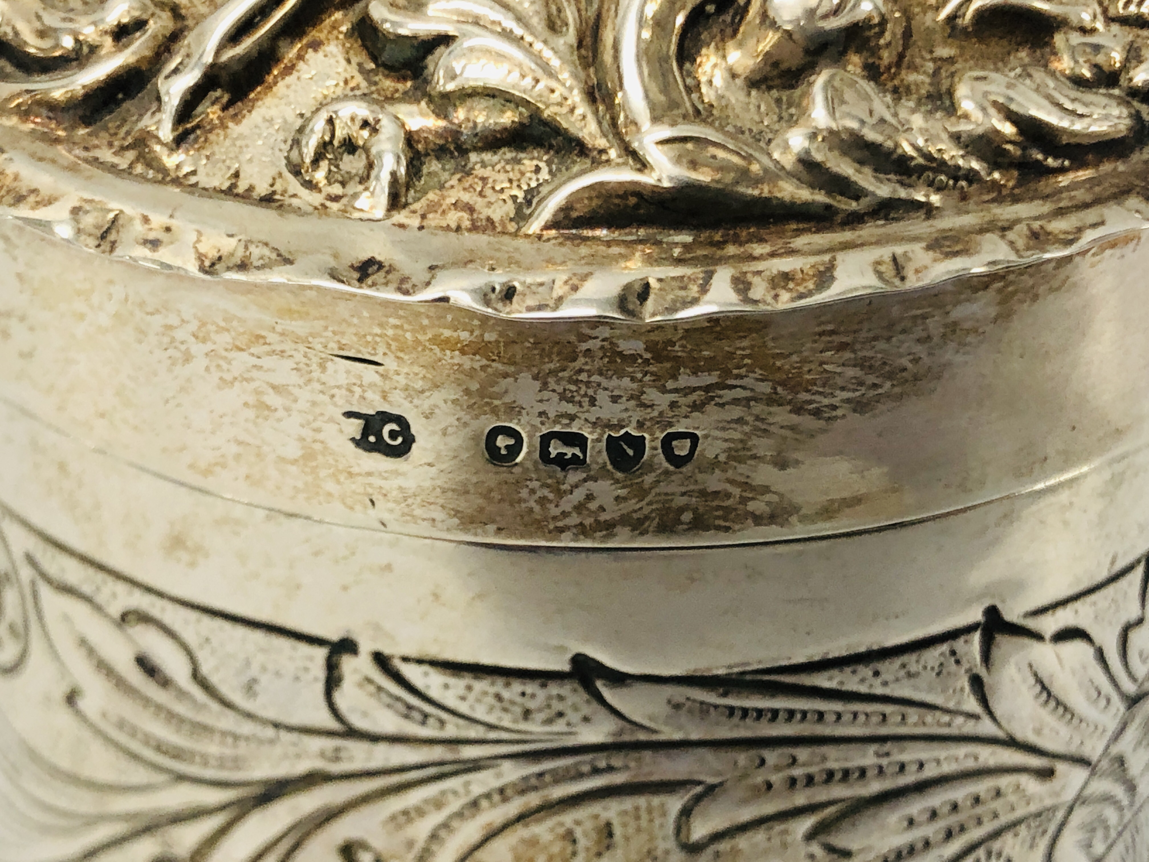 A VICTORIAN SILVER CYLINDRICAL BOX AND COVER DECORATED WITH BIRD LONDON 1888, WILLIAM COMINS - H 8. - Image 8 of 21