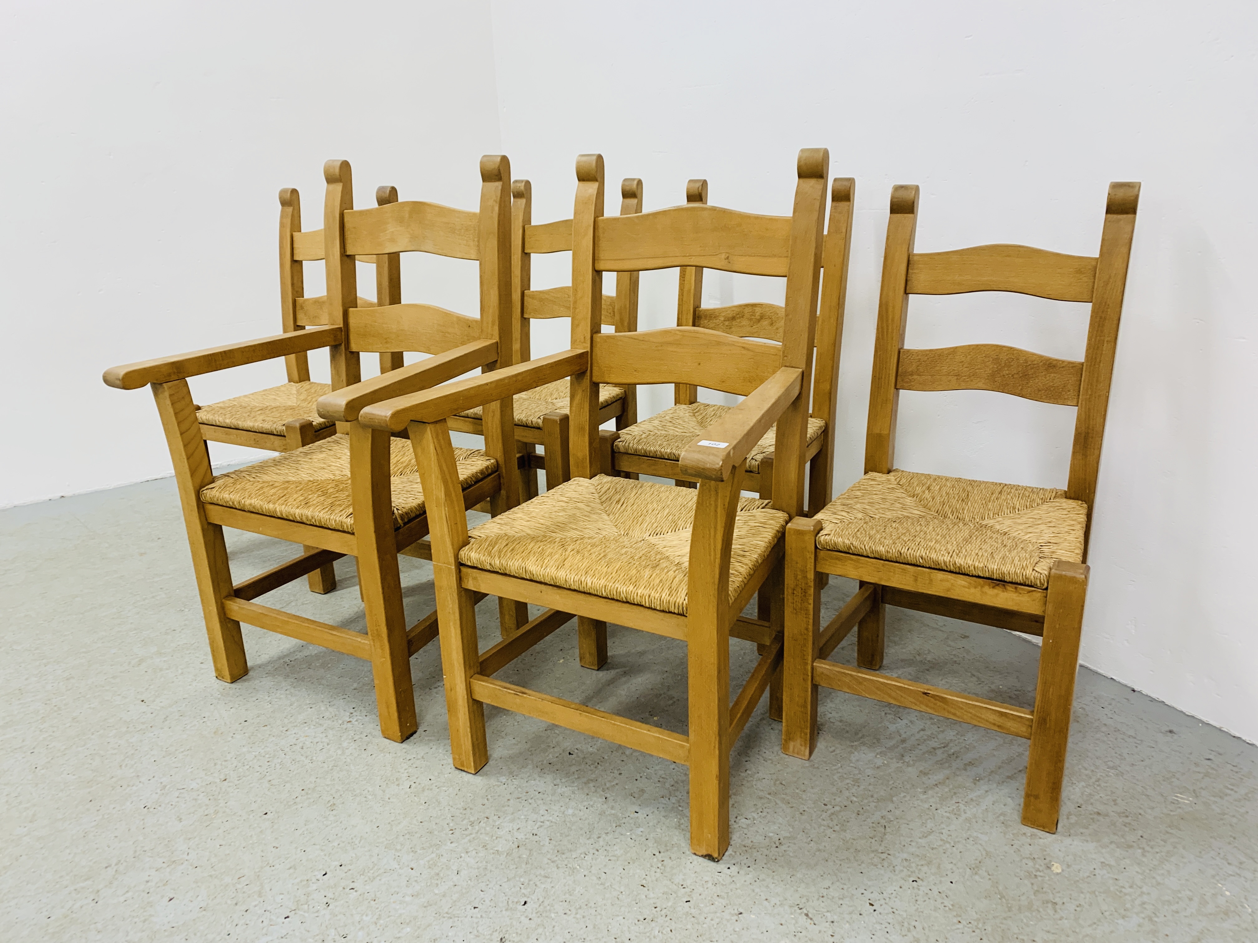 A SET OF SIX HEAVY QUALITY COUNTRY DINING CHAIRS WITH RUSH SEATS (4 SIDE,