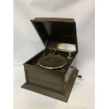 A VINTAGE TABLETOP COLUMBIA GRAFONOLA GRAMOPHONE