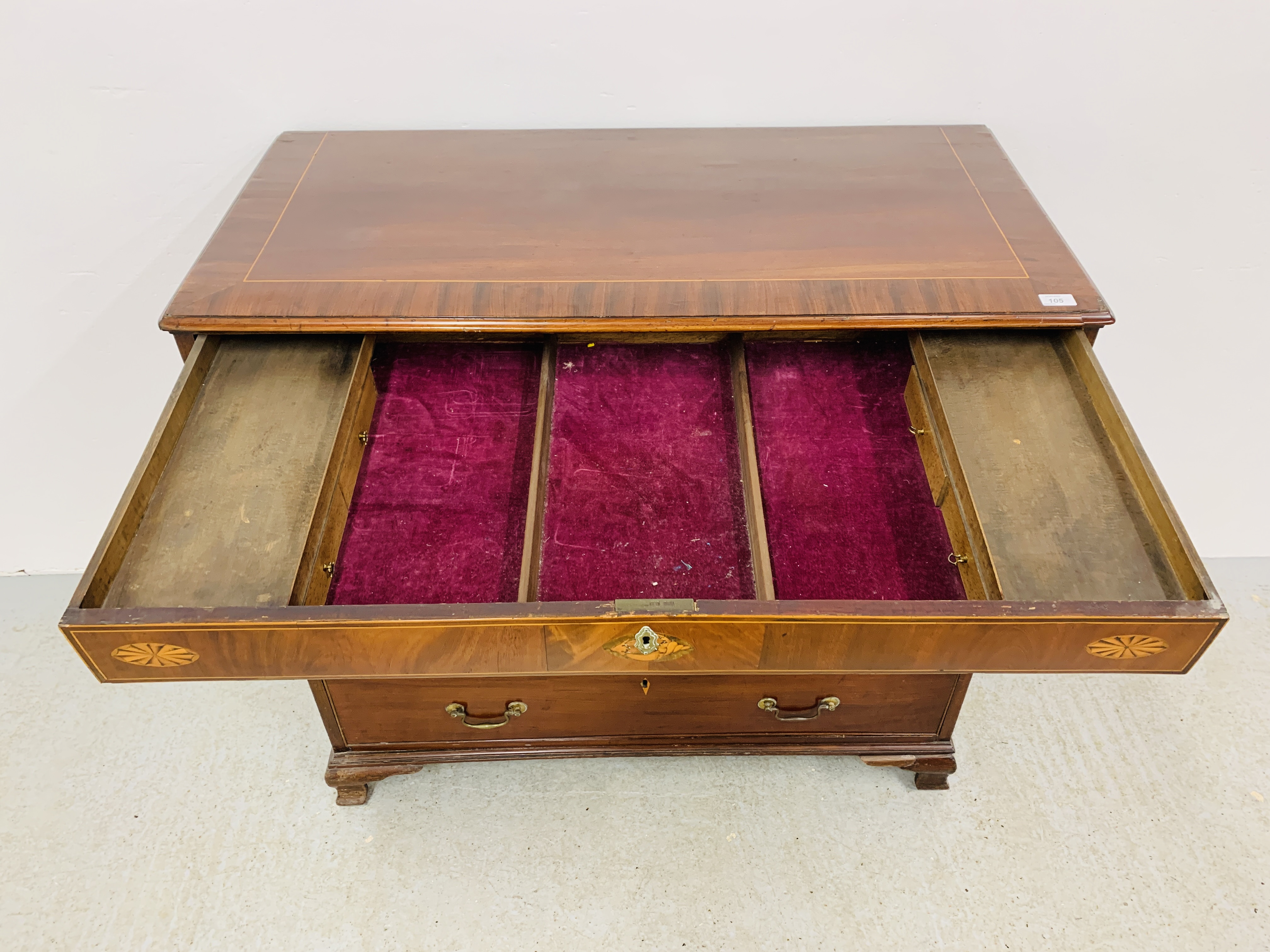 AN EARLY C19TH MAHOGANY SIX DRAWER CHEST, WIDTH 107CM. - Image 16 of 24