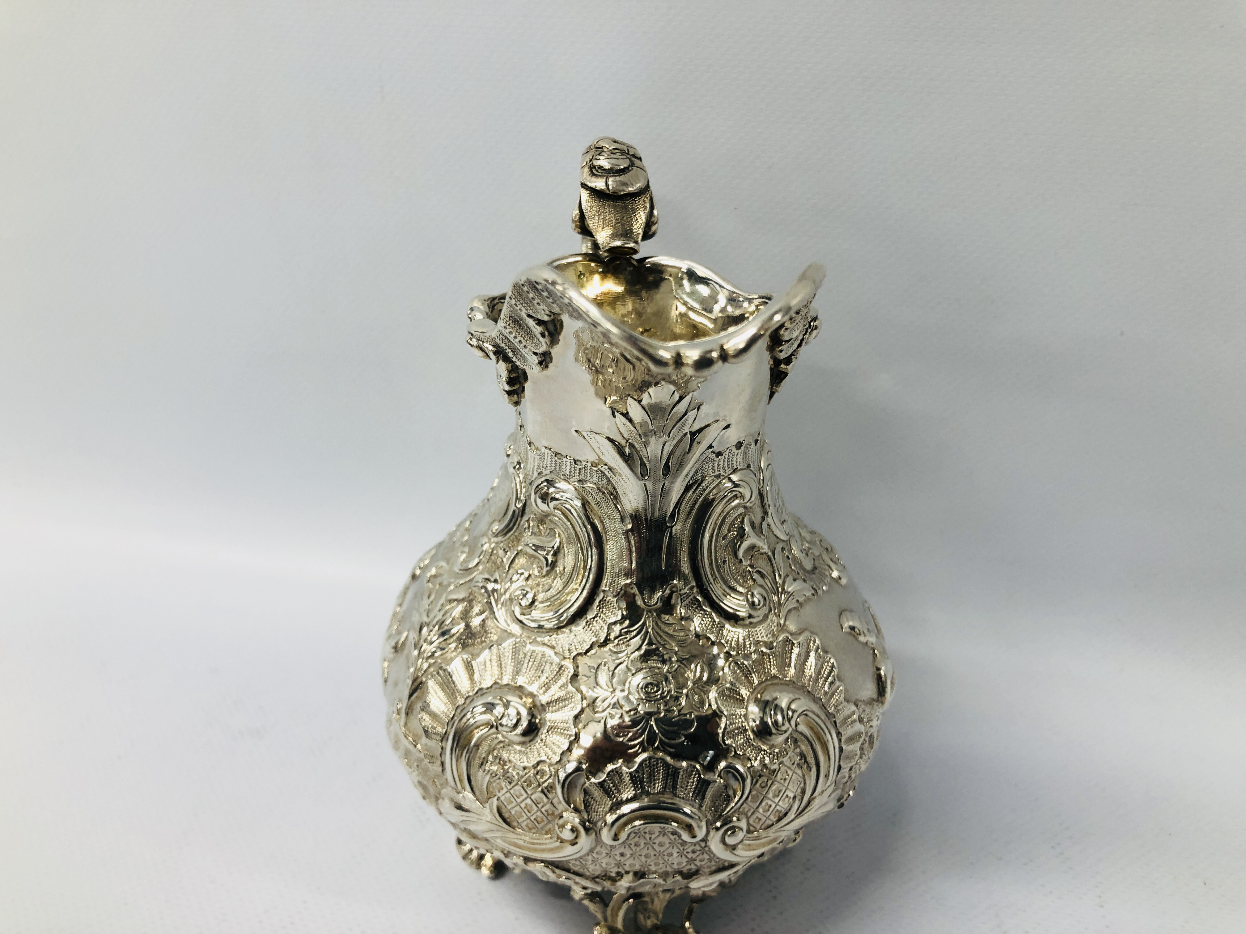 A SILVER MILK JUG OF ROCOCO DESIGN DECORATED WITH CHINOISERIE FIGURES WITH INSCRIPTION MR AND MRS J. - Image 20 of 25