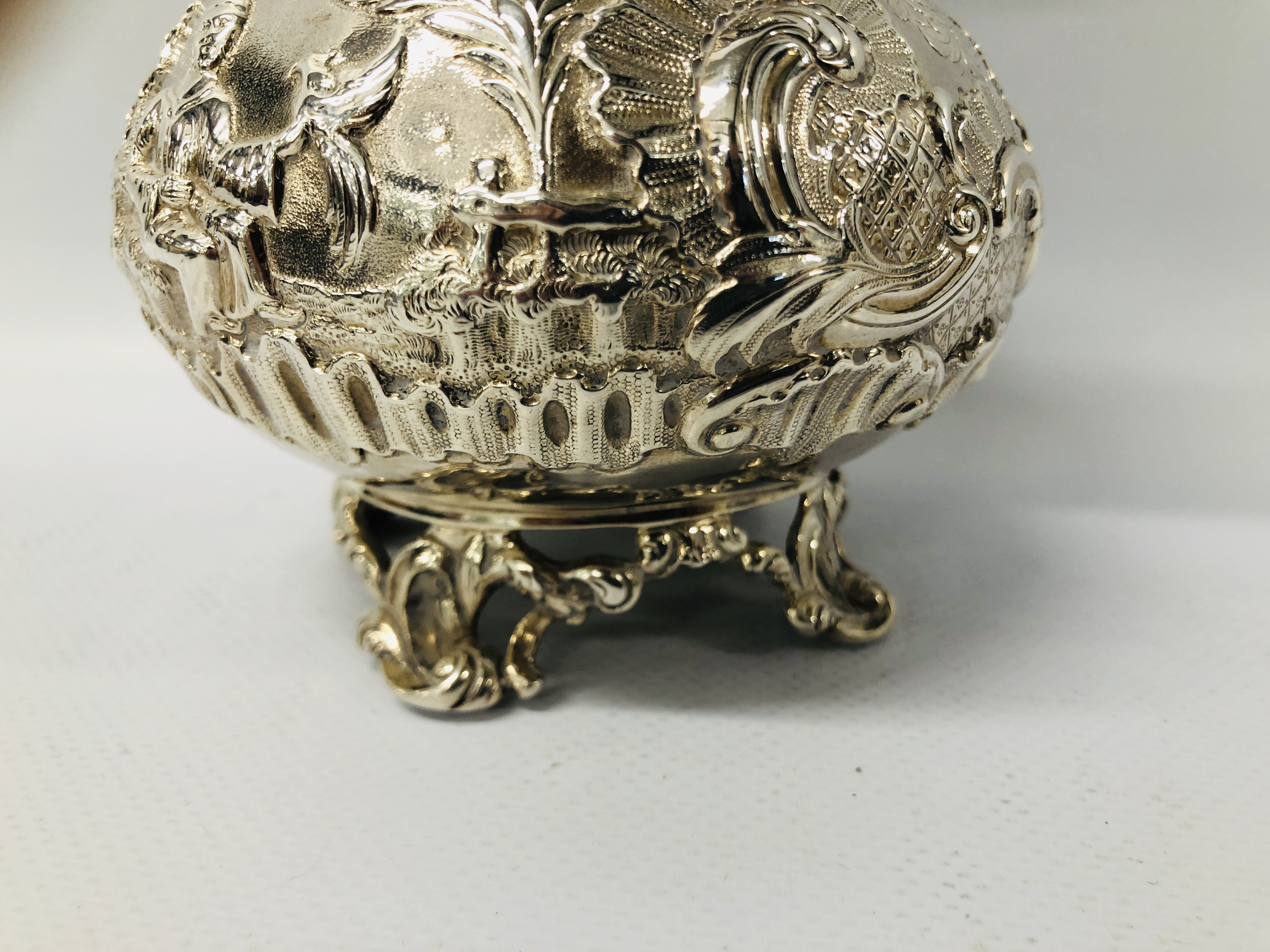 A SILVER MILK JUG OF ROCOCO DESIGN DECORATED WITH CHINOISERIE FIGURES WITH INSCRIPTION MR AND MRS J. - Image 18 of 25