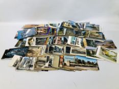 BOX OF VINTAGE POSTCARDS - EUROPE / WORLD