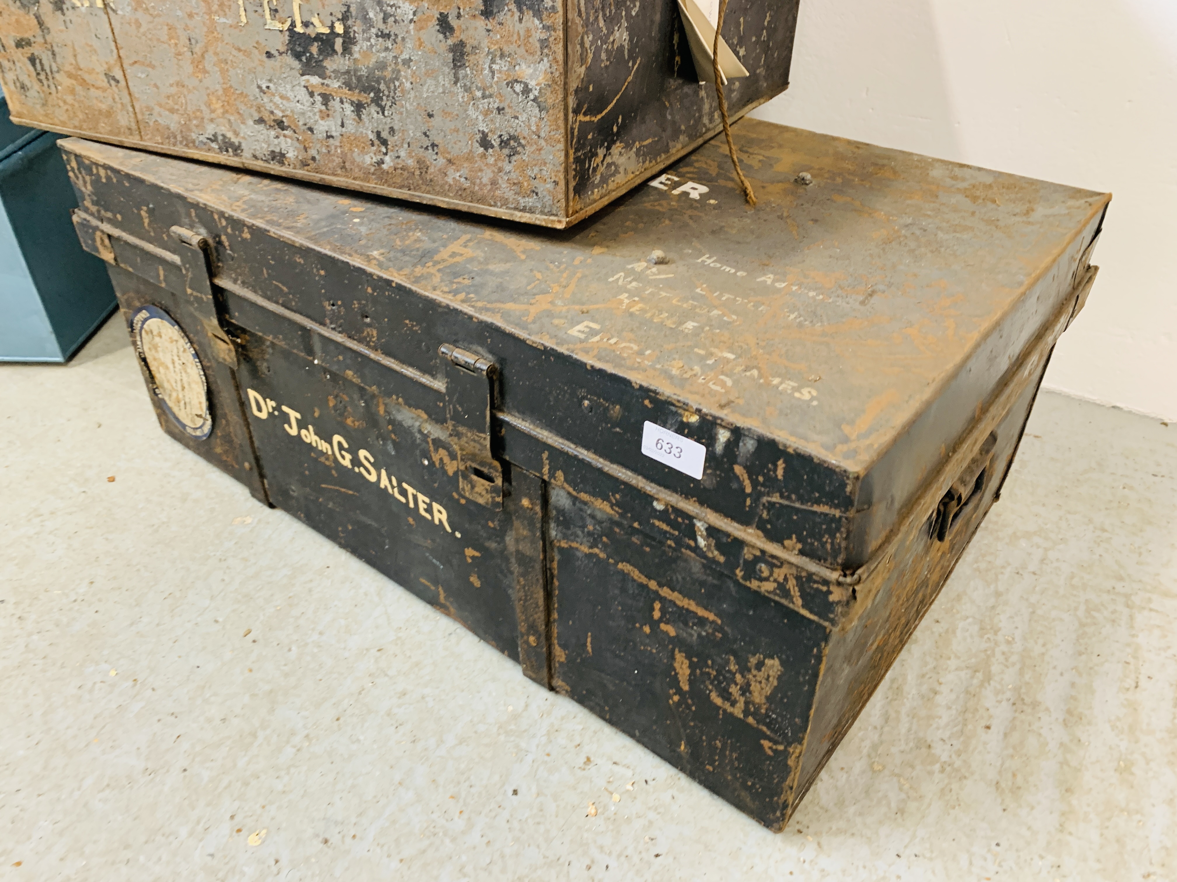 COLLECTION OF 5 VINTAGE METAL TRAVELLING TRUNKS - Image 4 of 7