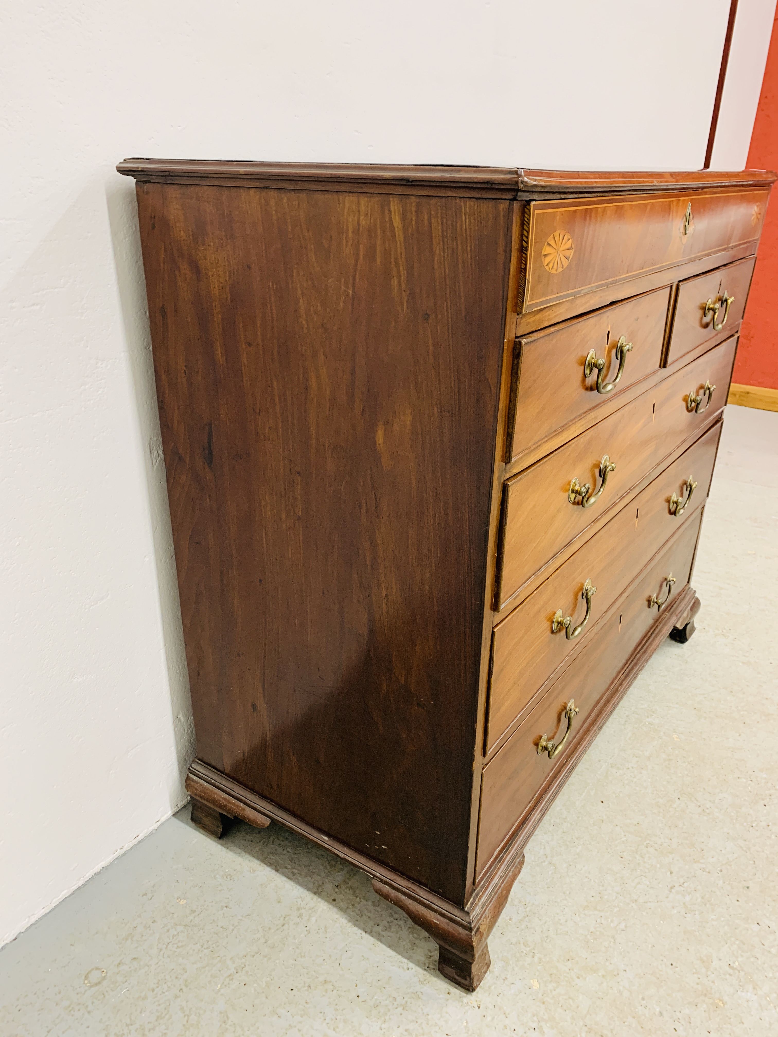 AN EARLY C19TH MAHOGANY SIX DRAWER CHEST, WIDTH 107CM. - Image 9 of 24