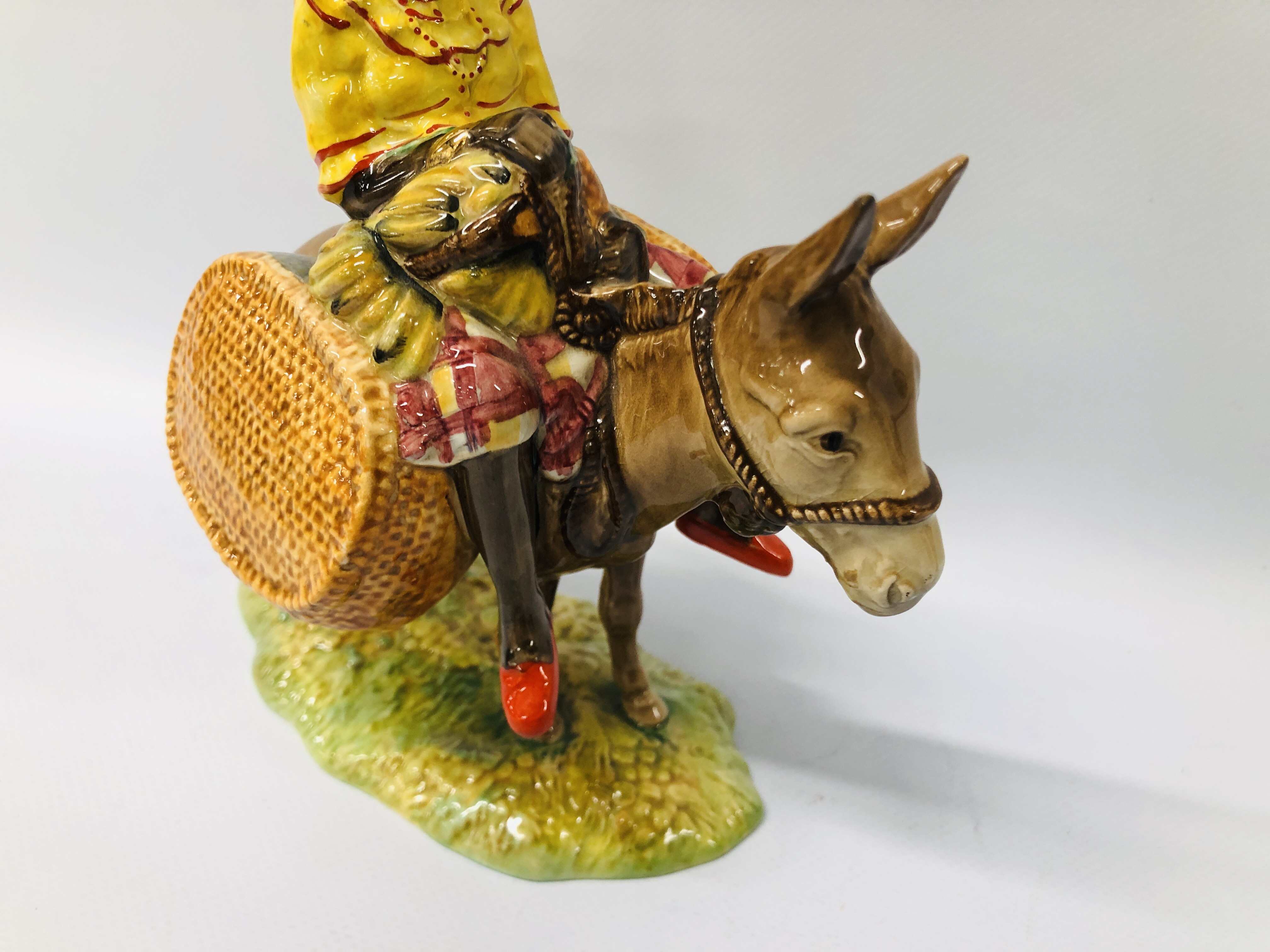 BESWICK "SUSIE JAMAICA" FIGURE ALONG WITH A MINIATURE BESWICK BENEAGLES WHISKY DECANTER (EMPTY) - Image 9 of 13