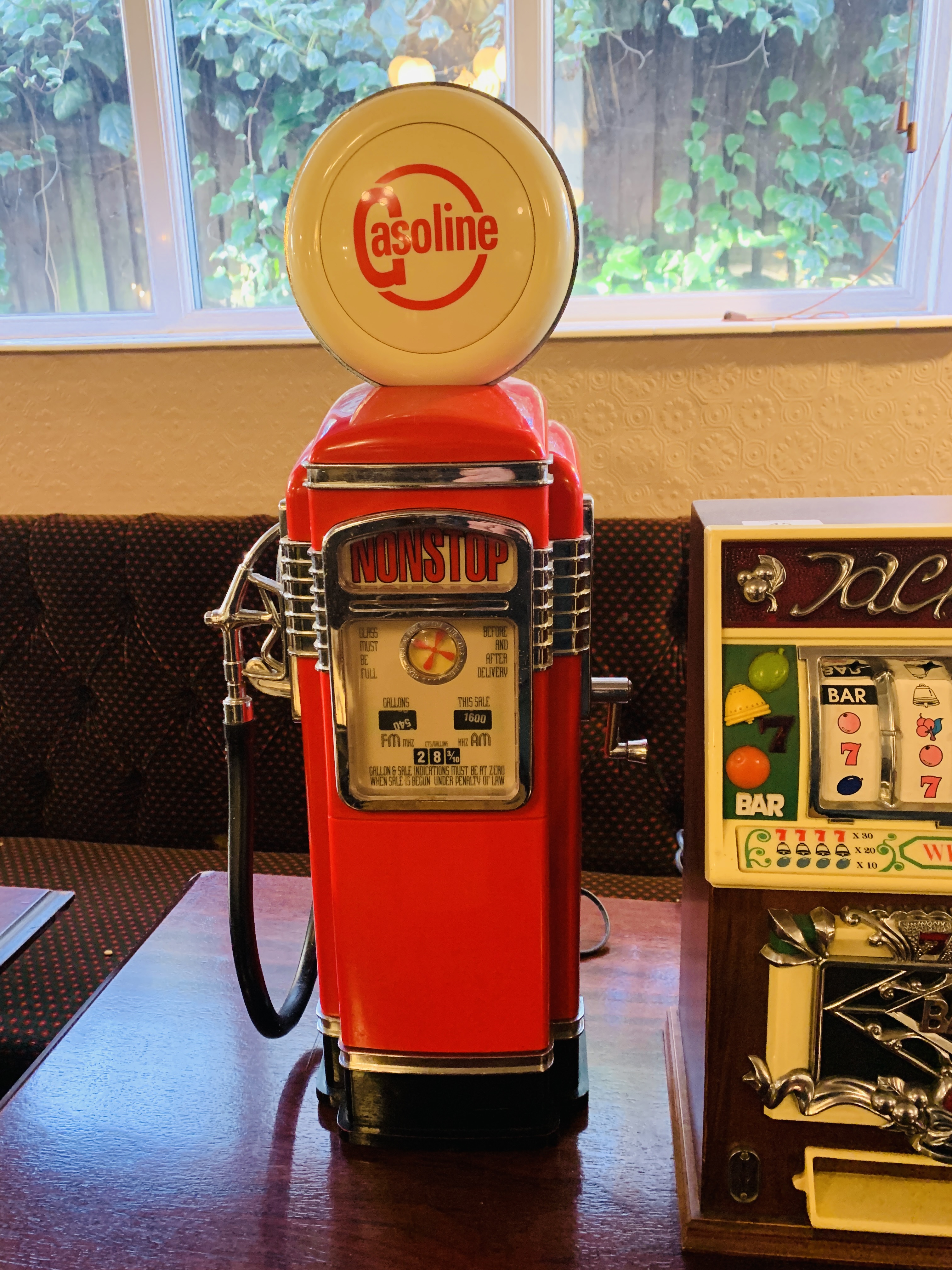 A REPRODUCTION NOVELTY RADIO FASHIONED AS "GAS PUMP" - HEIGHT 60CM AND REPRODUCTION NOVELTY RADIO - Image 3 of 3