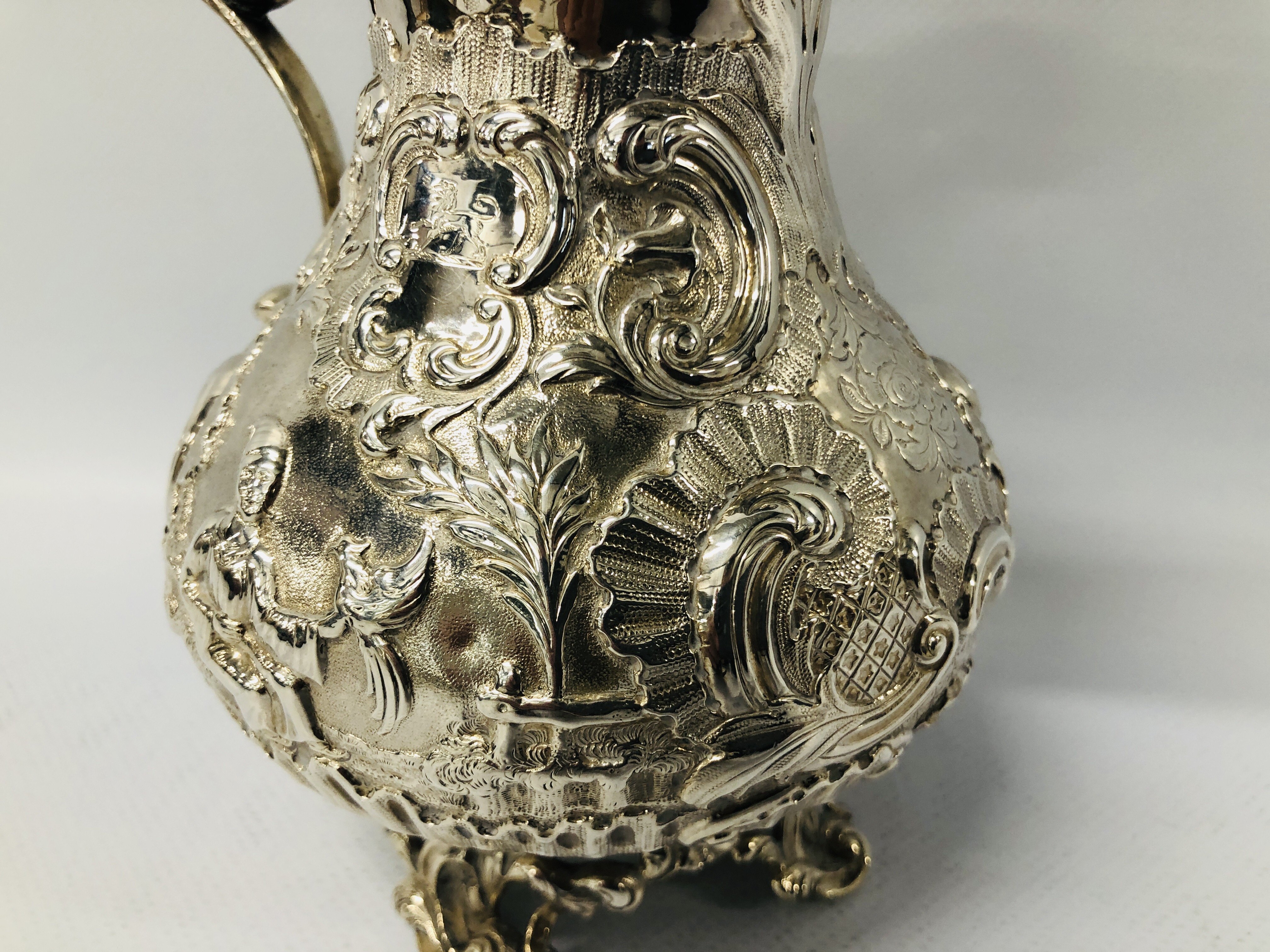 A SILVER MILK JUG OF ROCOCO DESIGN DECORATED WITH CHINOISERIE FIGURES WITH INSCRIPTION MR AND MRS J. - Image 17 of 25