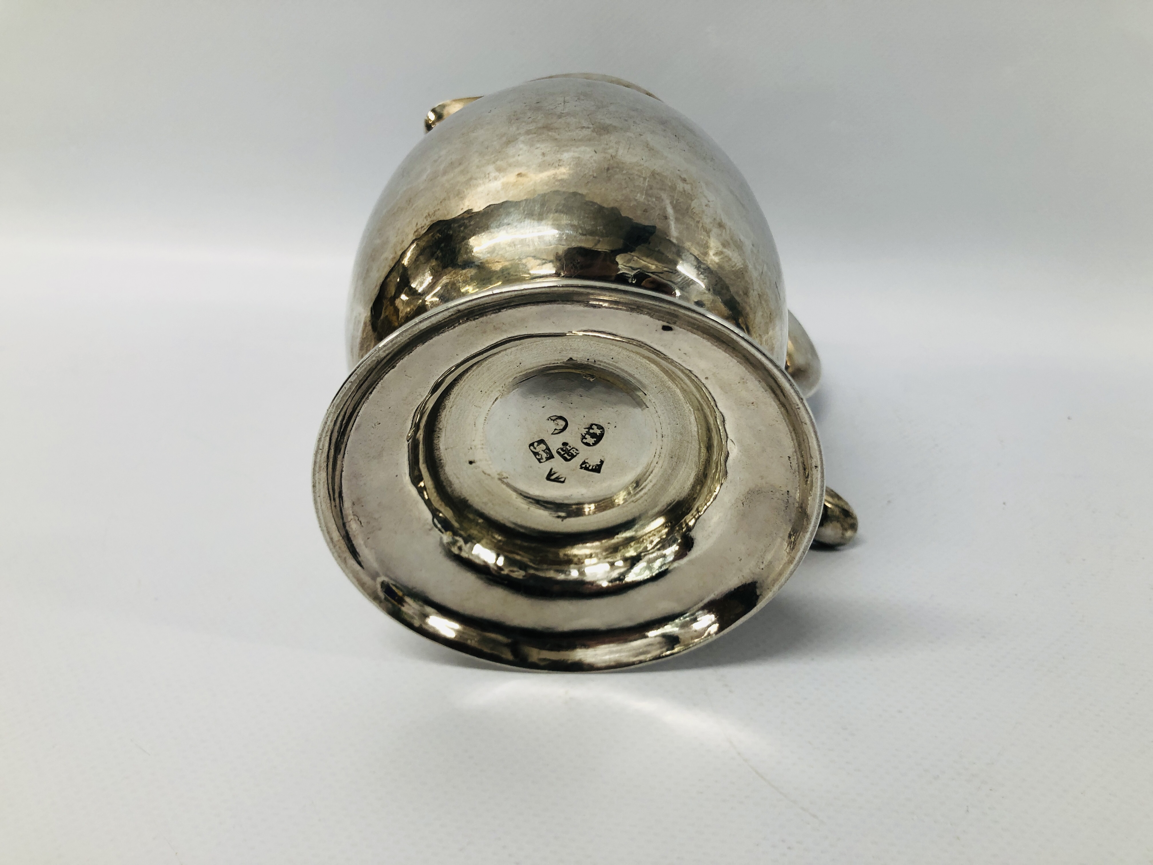 A GEORGE III SILVER JUG, THE 'S' SHAPED HANDLE ON A PLAIN BULBOUS BODY, NEWCASTLE 1790, J. - Image 19 of 21