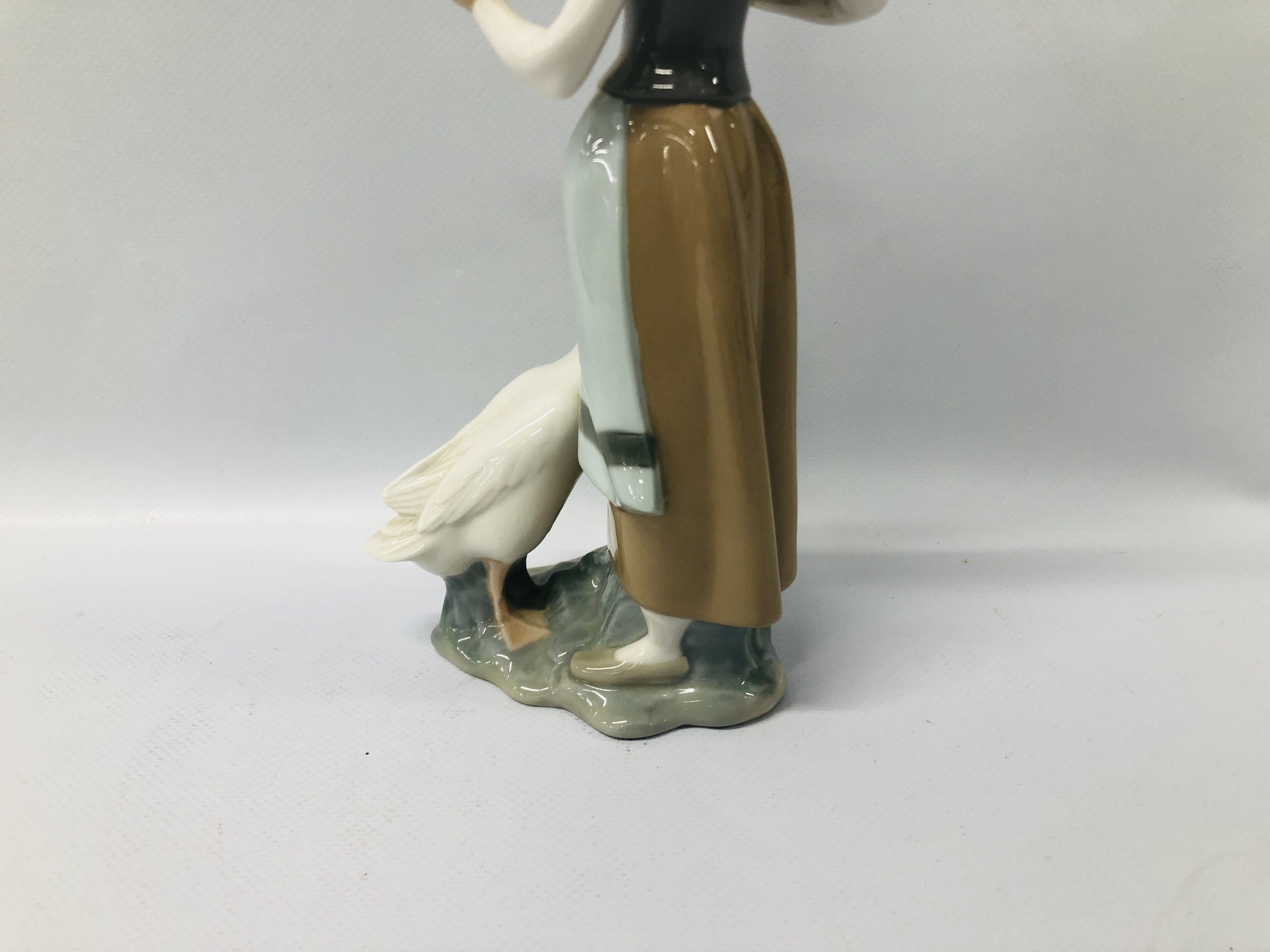 3 X LLADRO FIGURES TO INCLUDE ANGEL PLAYING A FLUTE, - Image 12 of 13