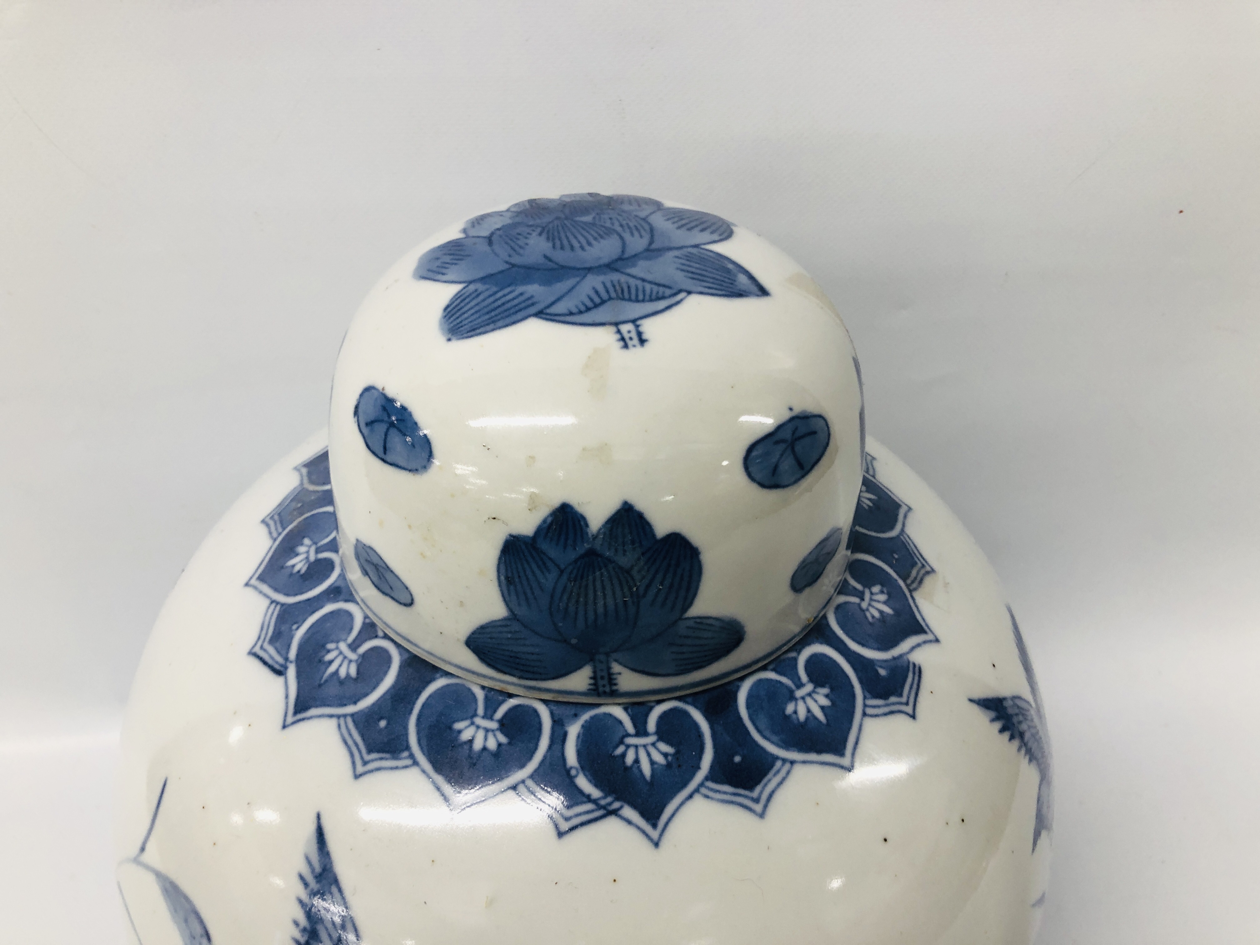 LARGE BLUE AND WHITE ORIENTAL LIDDED GINGER JAR. - Image 2 of 8