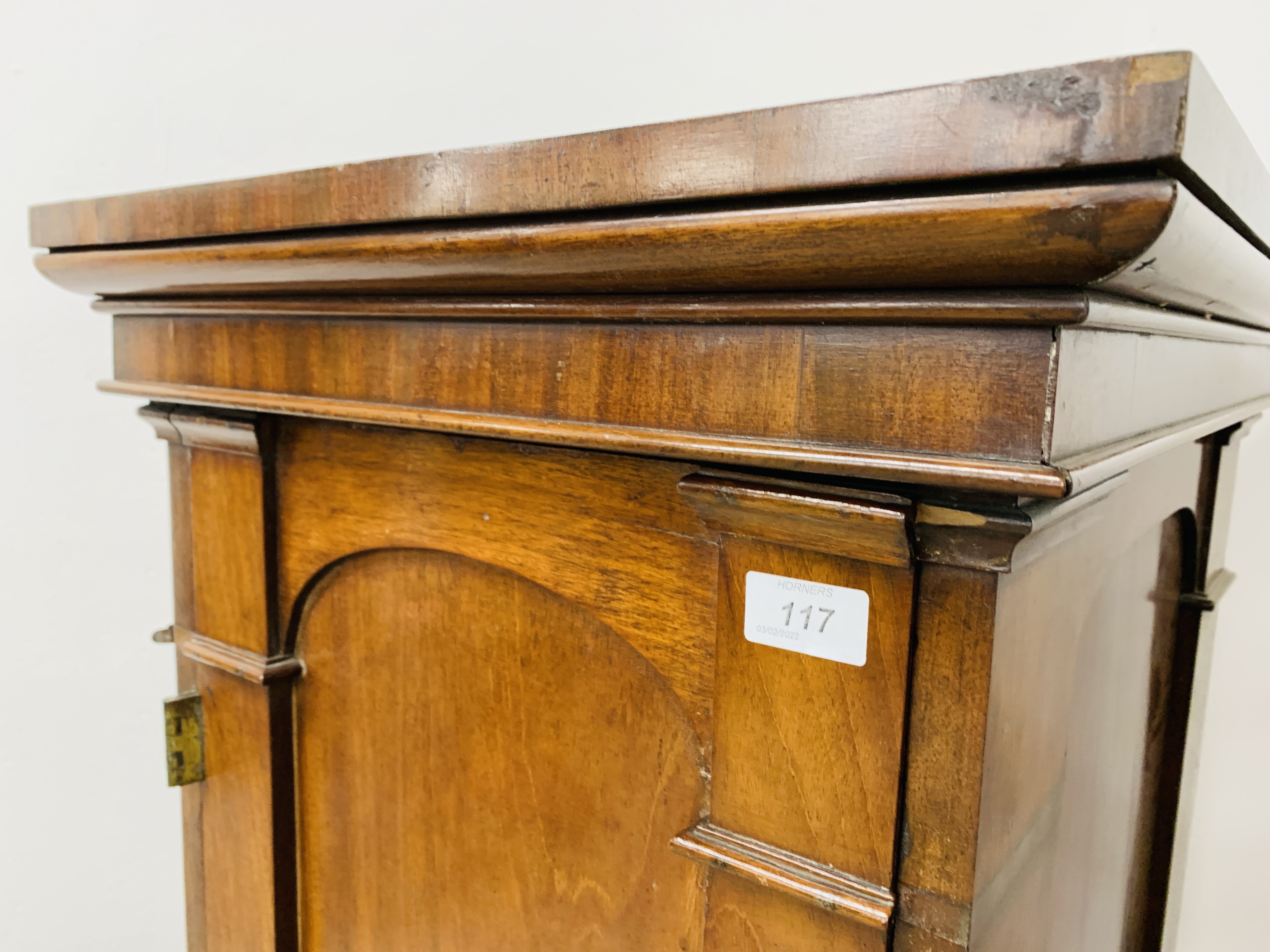 AN EARLY C19TH MAHOGANY SINGLE DOOR PEDESTAL (PART OF A LARGER PIECE) ENCLOSING SEVEN DRAWERS - Image 9 of 17