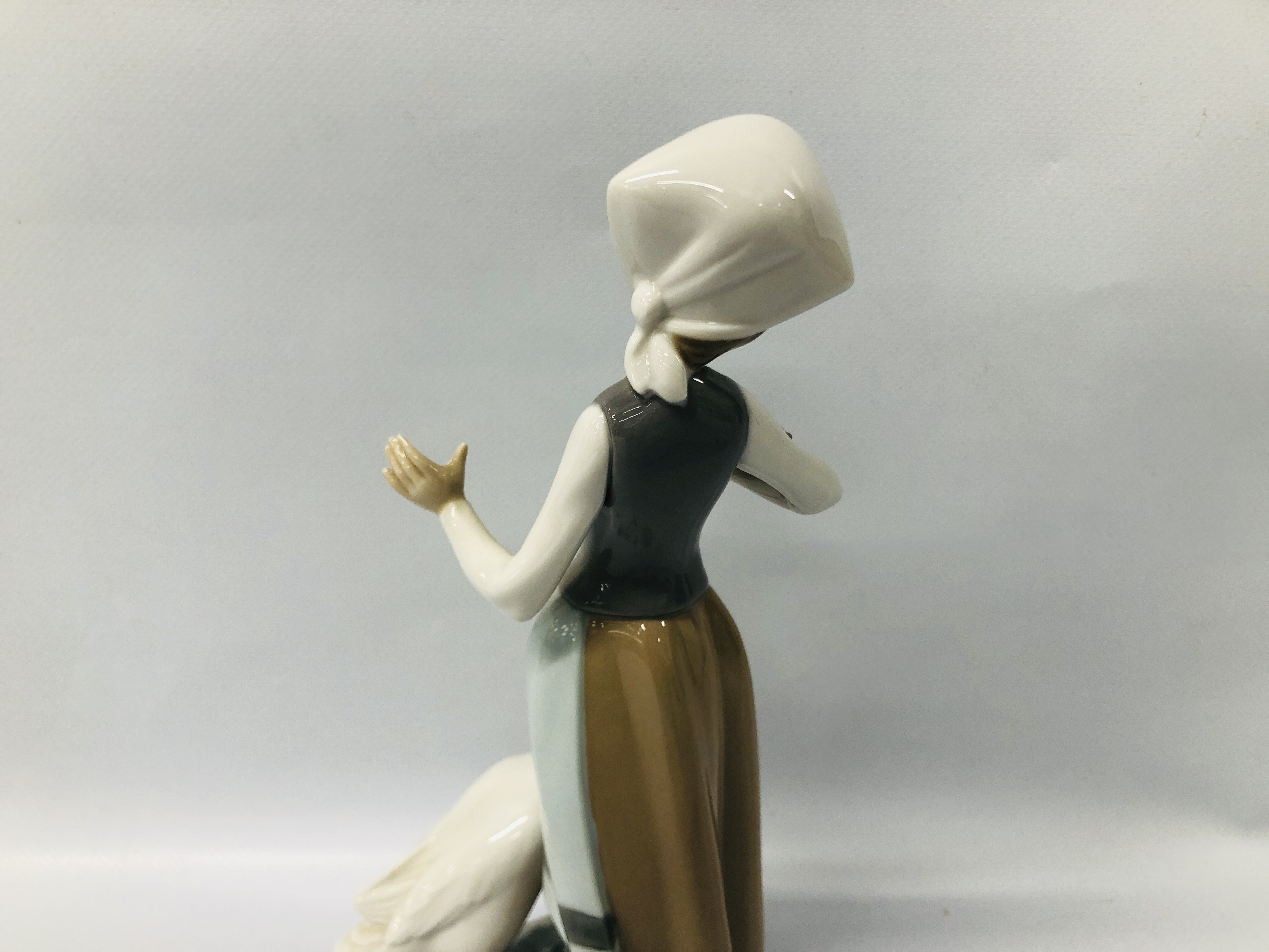 3 X LLADRO FIGURES TO INCLUDE ANGEL PLAYING A FLUTE, - Image 11 of 13