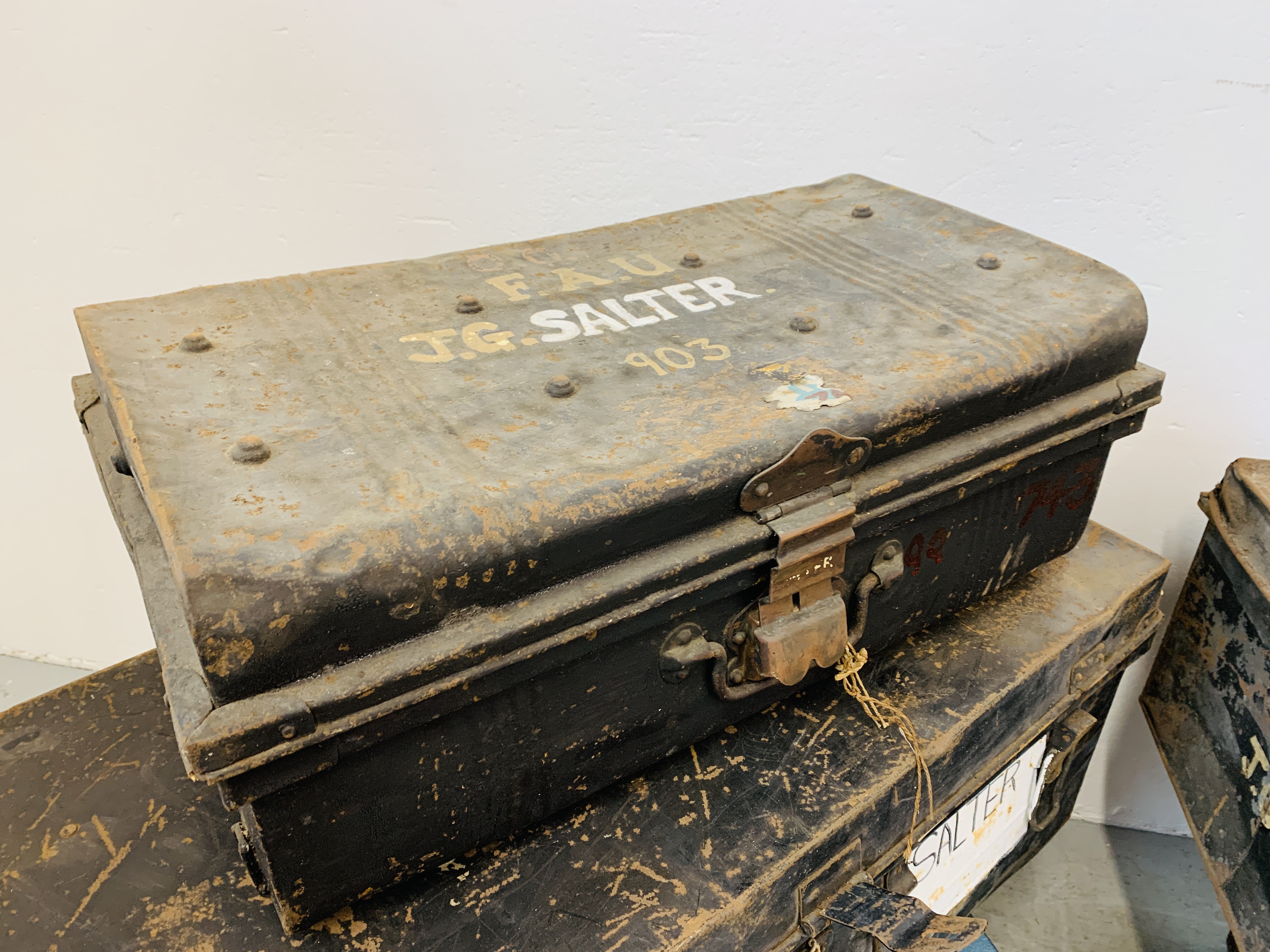 COLLECTION OF 5 VINTAGE METAL TRAVELLING TRUNKS - Image 5 of 7