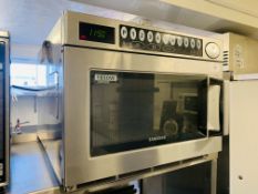 SAMSUNG STAINLESS STEEL COMMERCIAL MICROWAVE OVEN 1850W - MODEL CM 1929 - SOLD AS SEEN