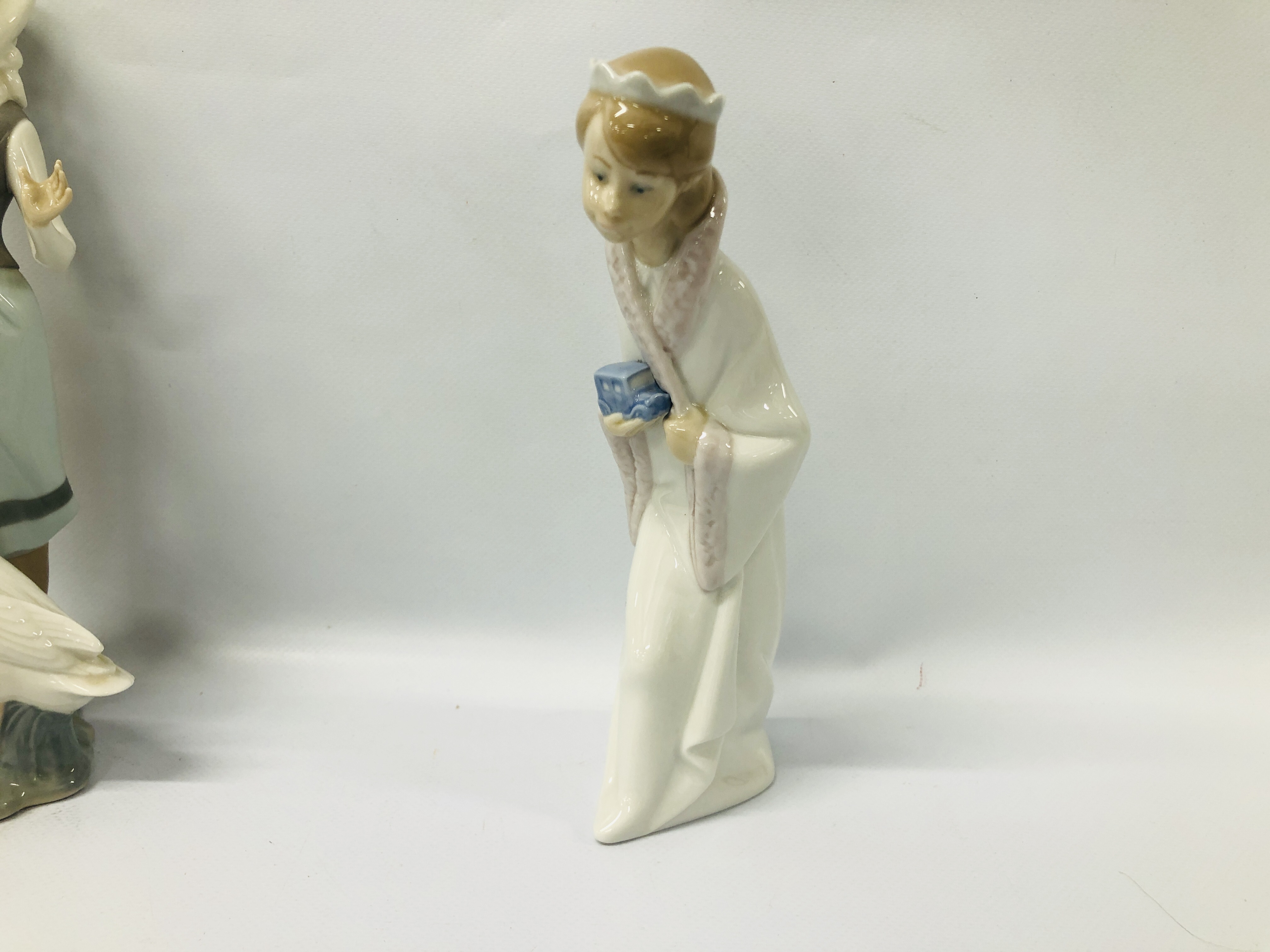 3 X LLADRO FIGURES TO INCLUDE ANGEL PLAYING A FLUTE, - Image 5 of 13