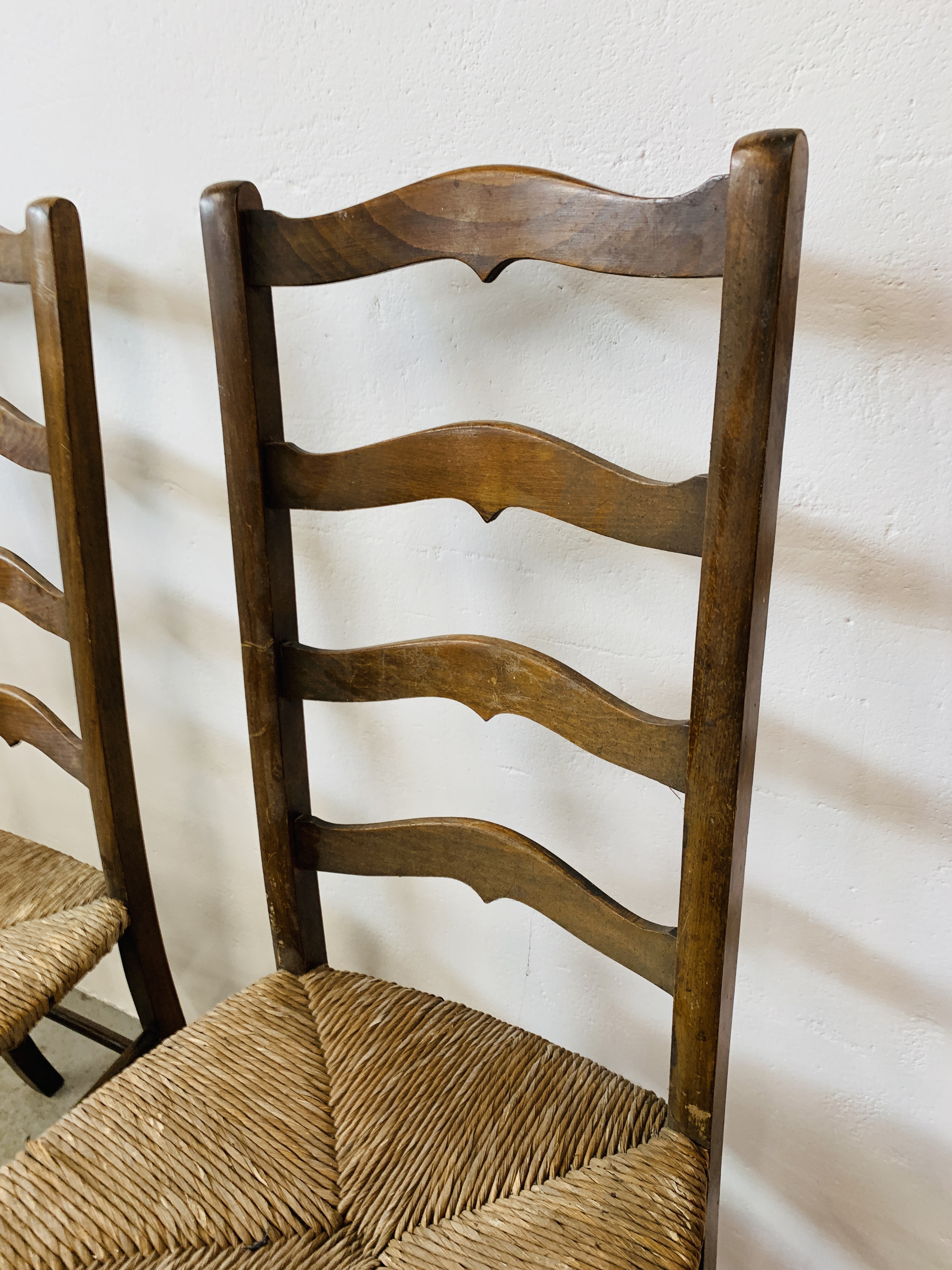 A PAIR OF ANTIQUE OAK LADDER BACK RUSH SEATED CHAIRS - Image 3 of 8