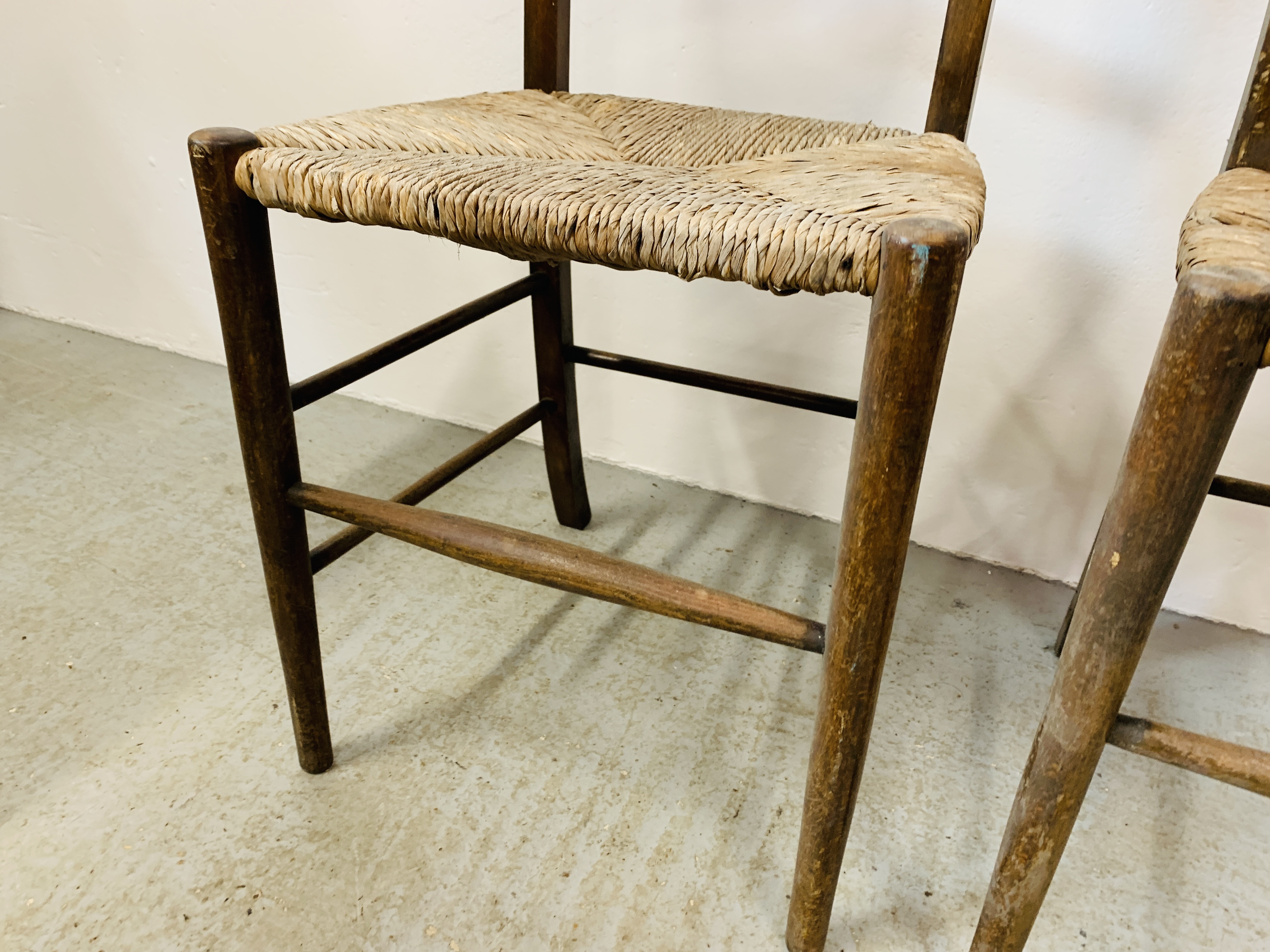 A PAIR OF ANTIQUE OAK LADDER BACK RUSH SEATED CHAIRS - Image 7 of 8