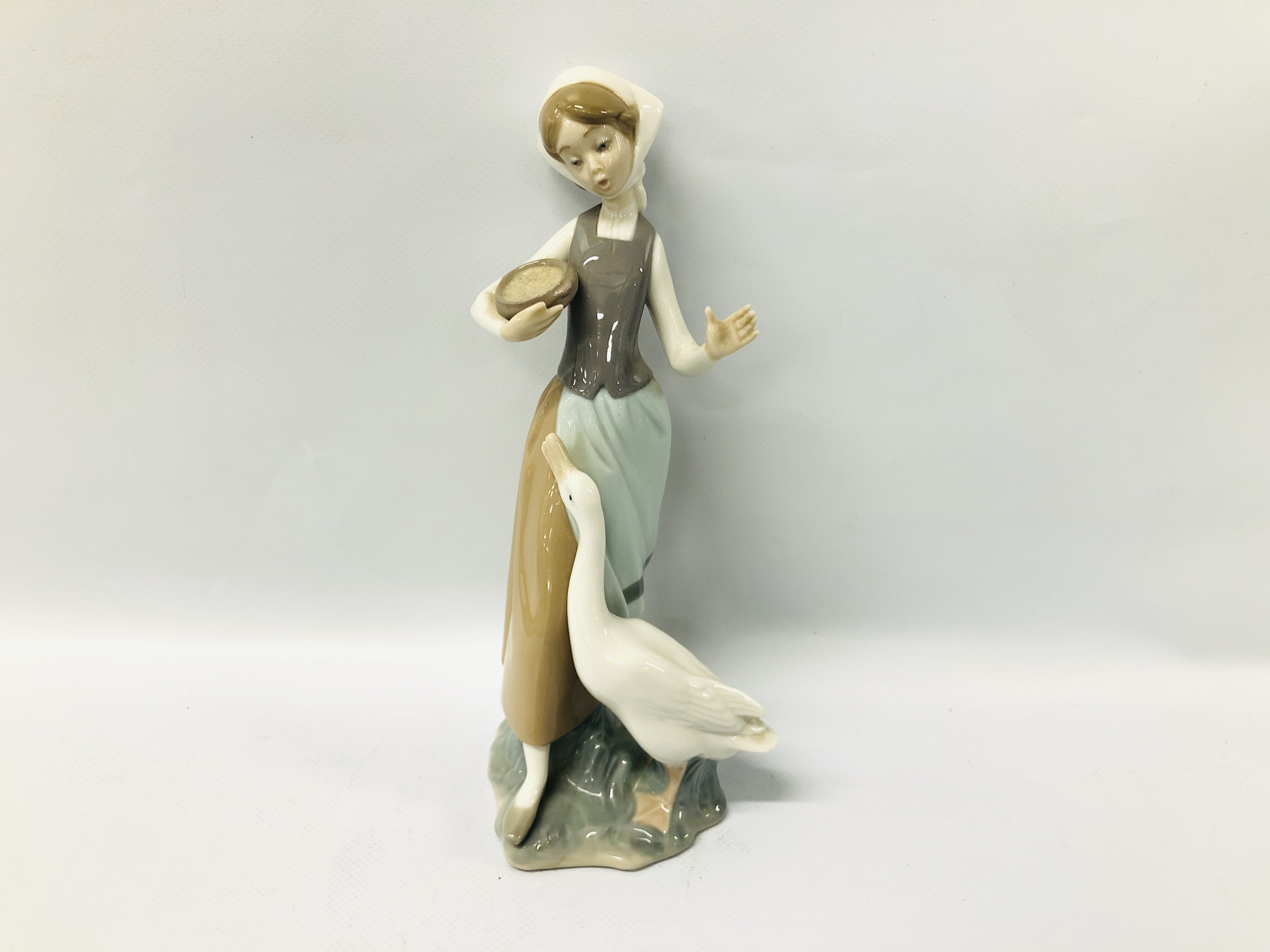 3 X LLADRO FIGURES TO INCLUDE ANGEL PLAYING A FLUTE, - Image 8 of 13