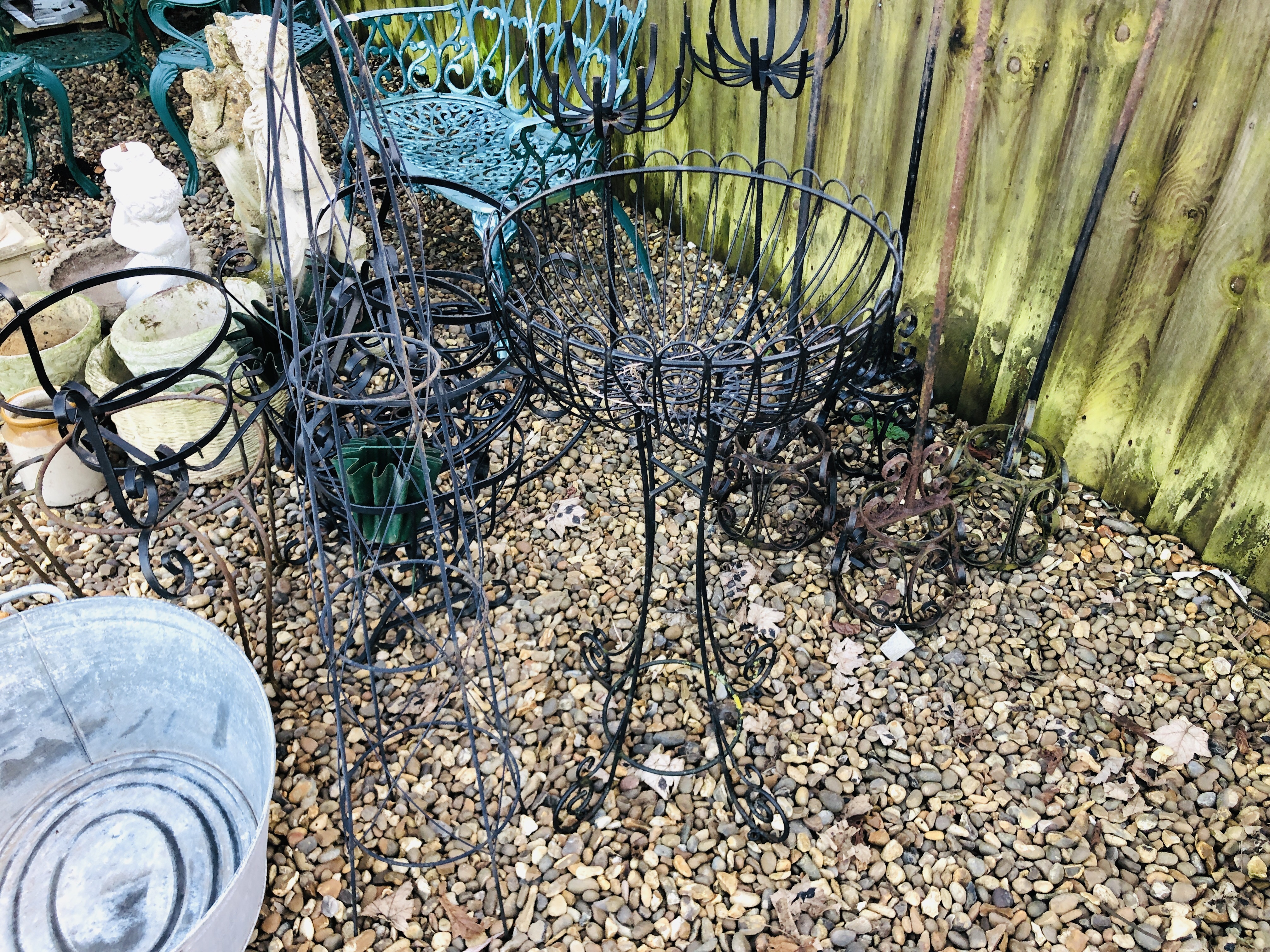 A COLLECTION OF GARDEN METAL CRAFT PLANT STANDS, CLIMBERS AND GALVANISED BATH ETC. - Image 6 of 6