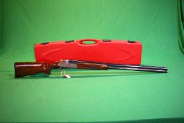 A 12 BORE CAESAR GUERINI MAXUM SPORTING OVER AND UNDER SHOTGUN PRESENTED IN ORIGINAL LINED TRANSIT